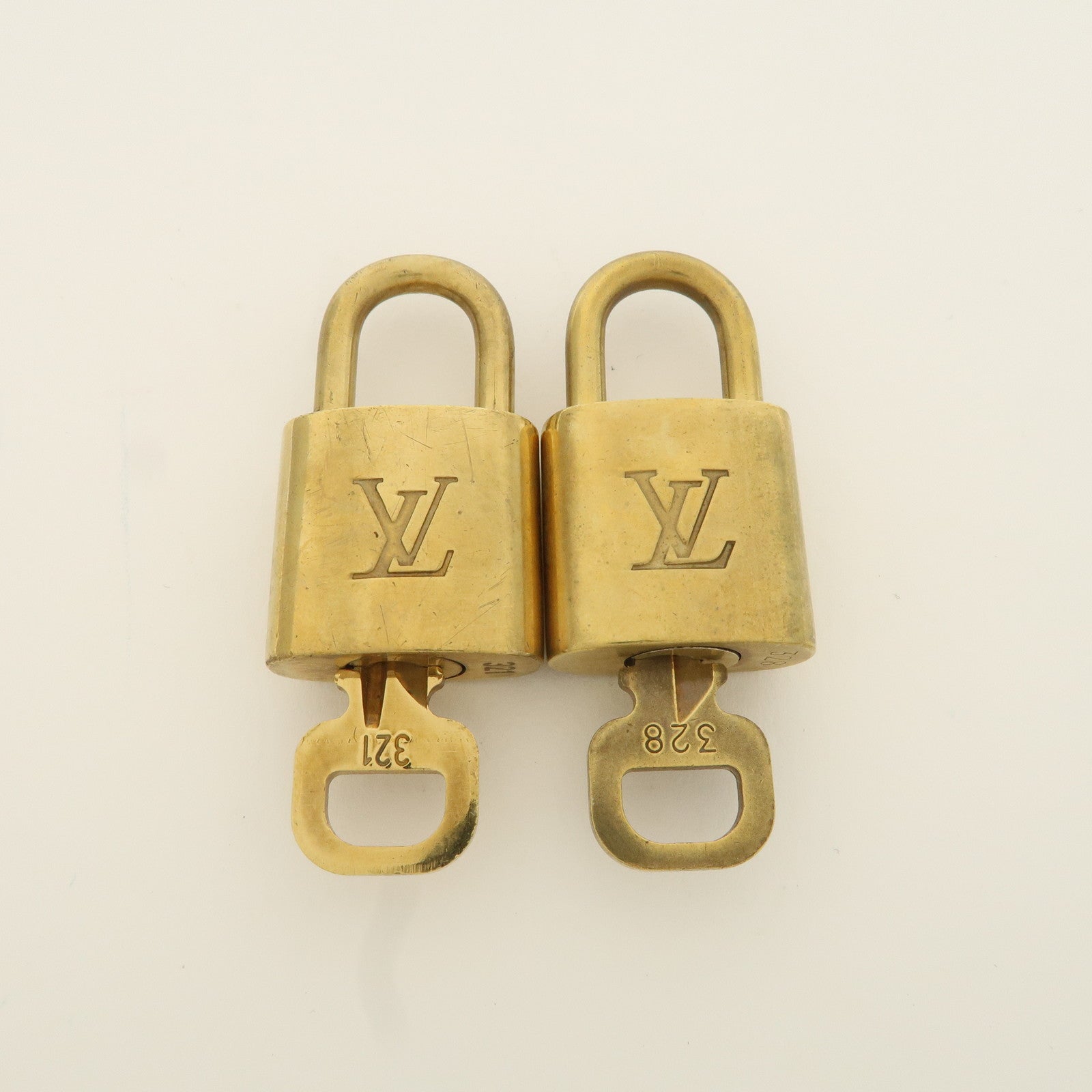 Louis Vuitton Set of 10 Lock 
Key Cadena Key Lock Metal Gold Used