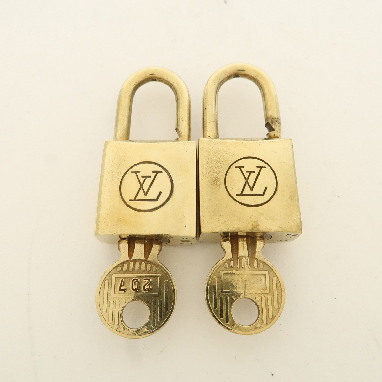 Louis Vuitton Set of 10 Lock 
Key Cadena Key Lock Used