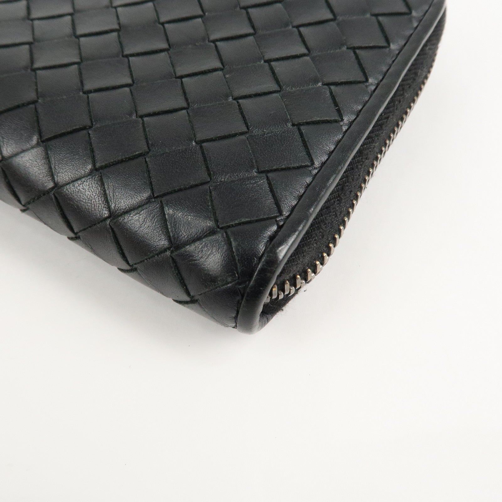 BOTTEGA VENETA Intrecciato Leather Round Zipper Wallet Black