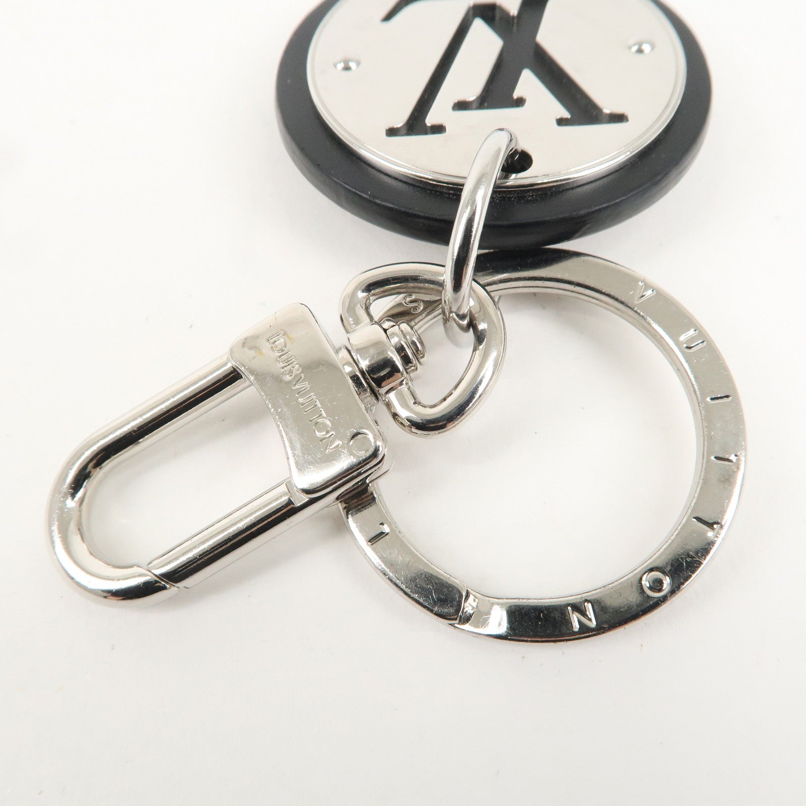 Louis Vuitton Key Charm LV Circle Silver Black M00741