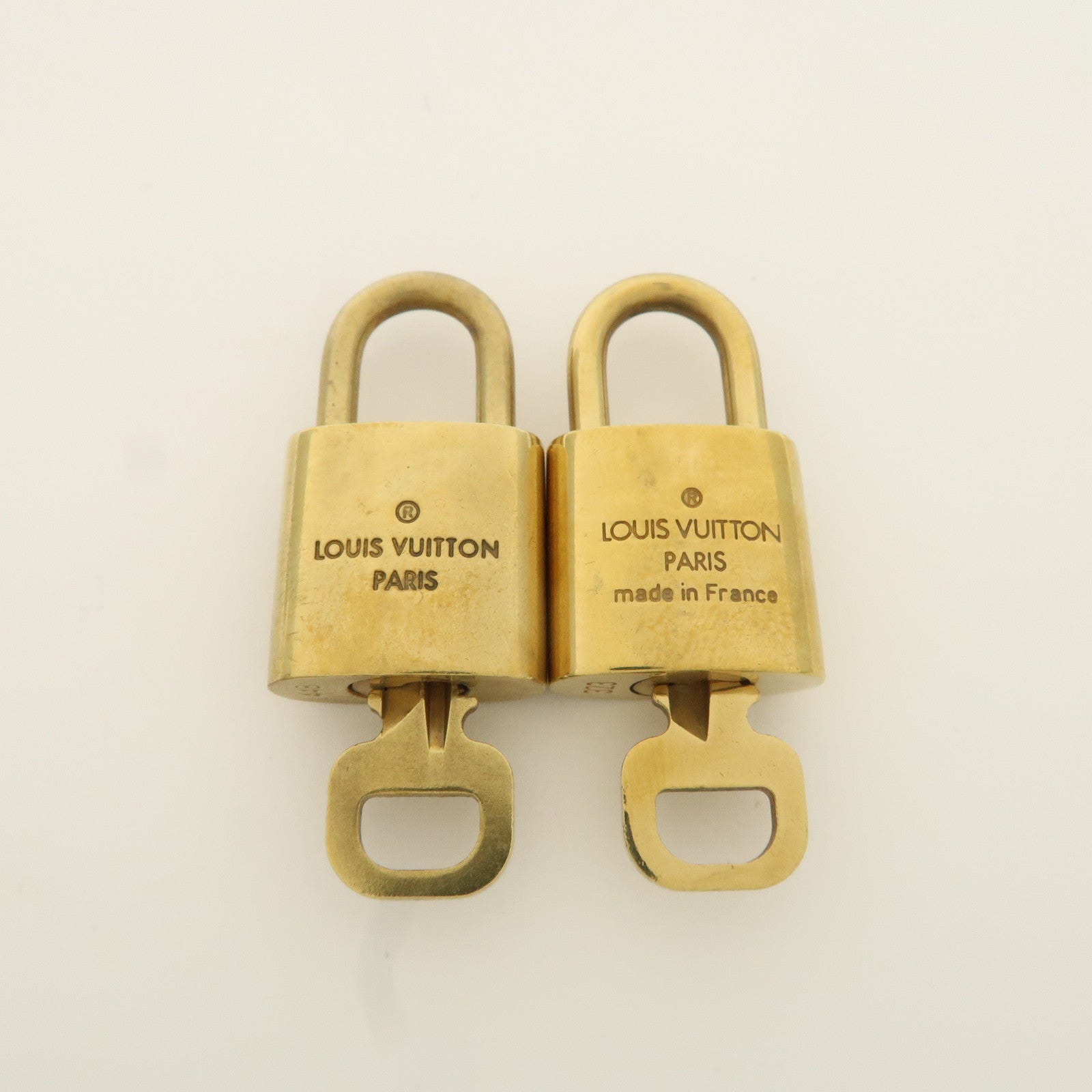 Louis Vuitton Set of 10 Lock 
Key Cadena Key Lock Metal Gold Used