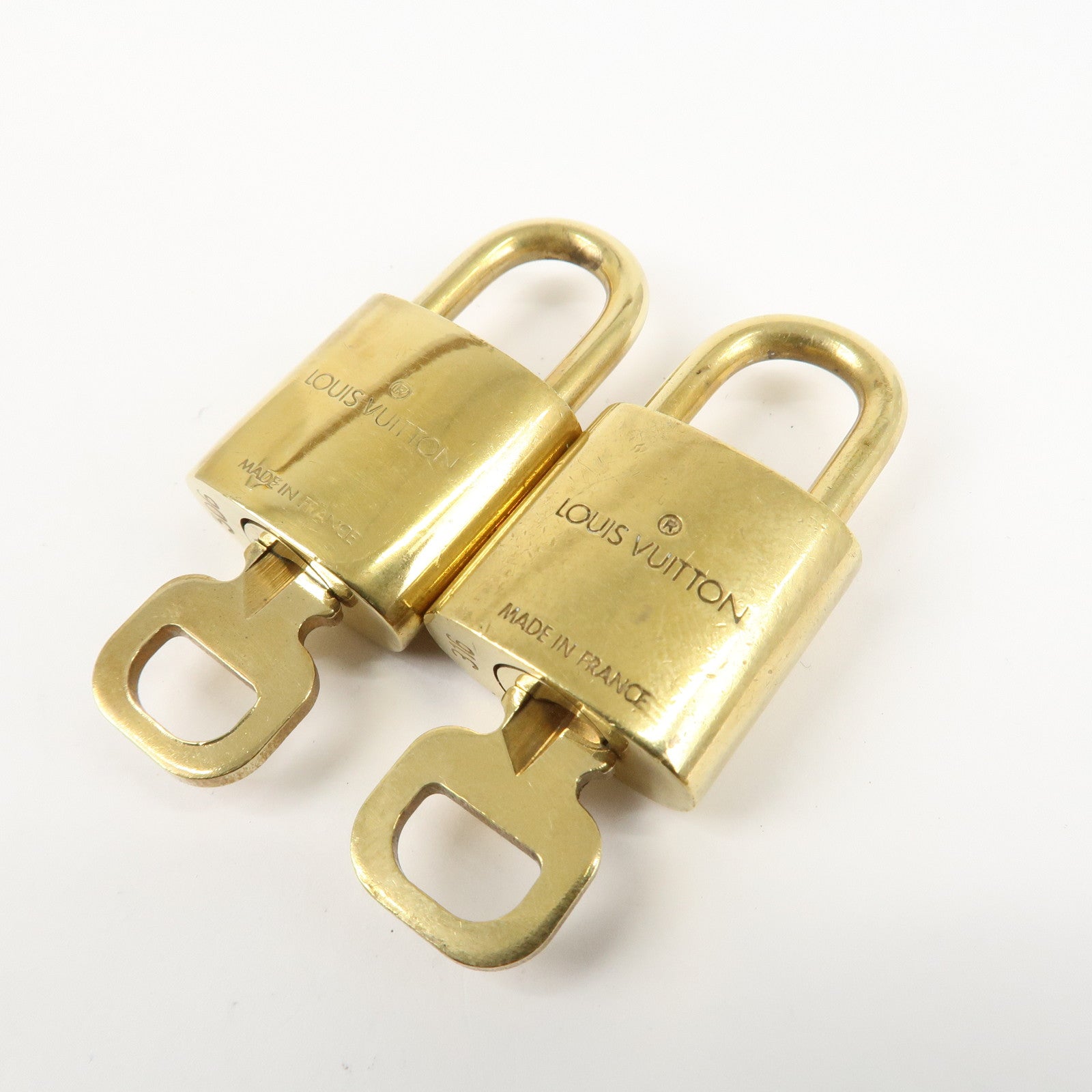 Louis Vuitton Set of 10 Lock 
Key Cadena Key Lock Metal Gold Used