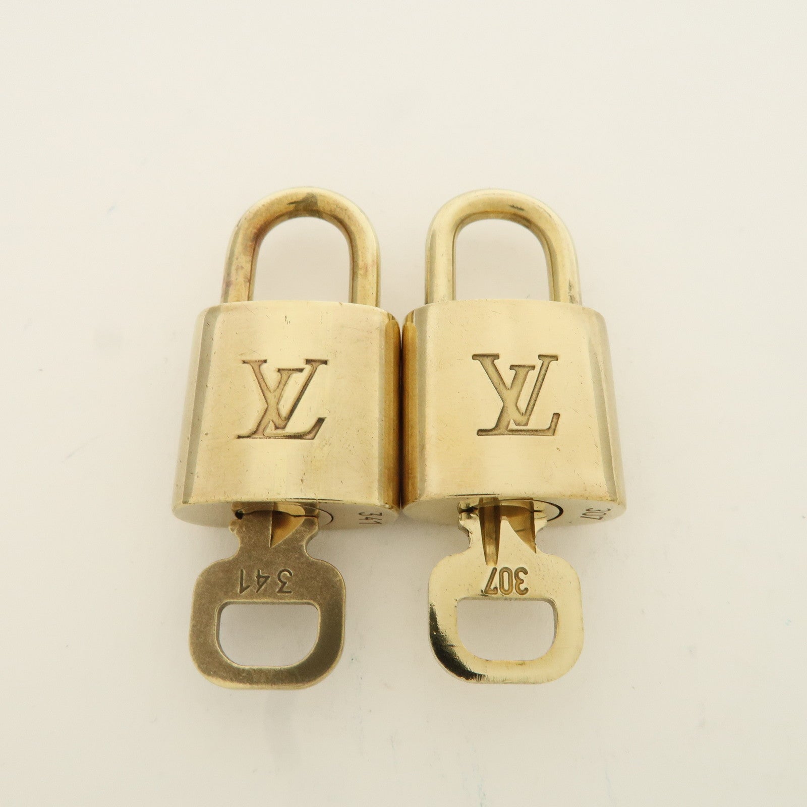 Louis Vuitton Set of 10 Lock 
Key Cadena Key Lock Metal Gold Used