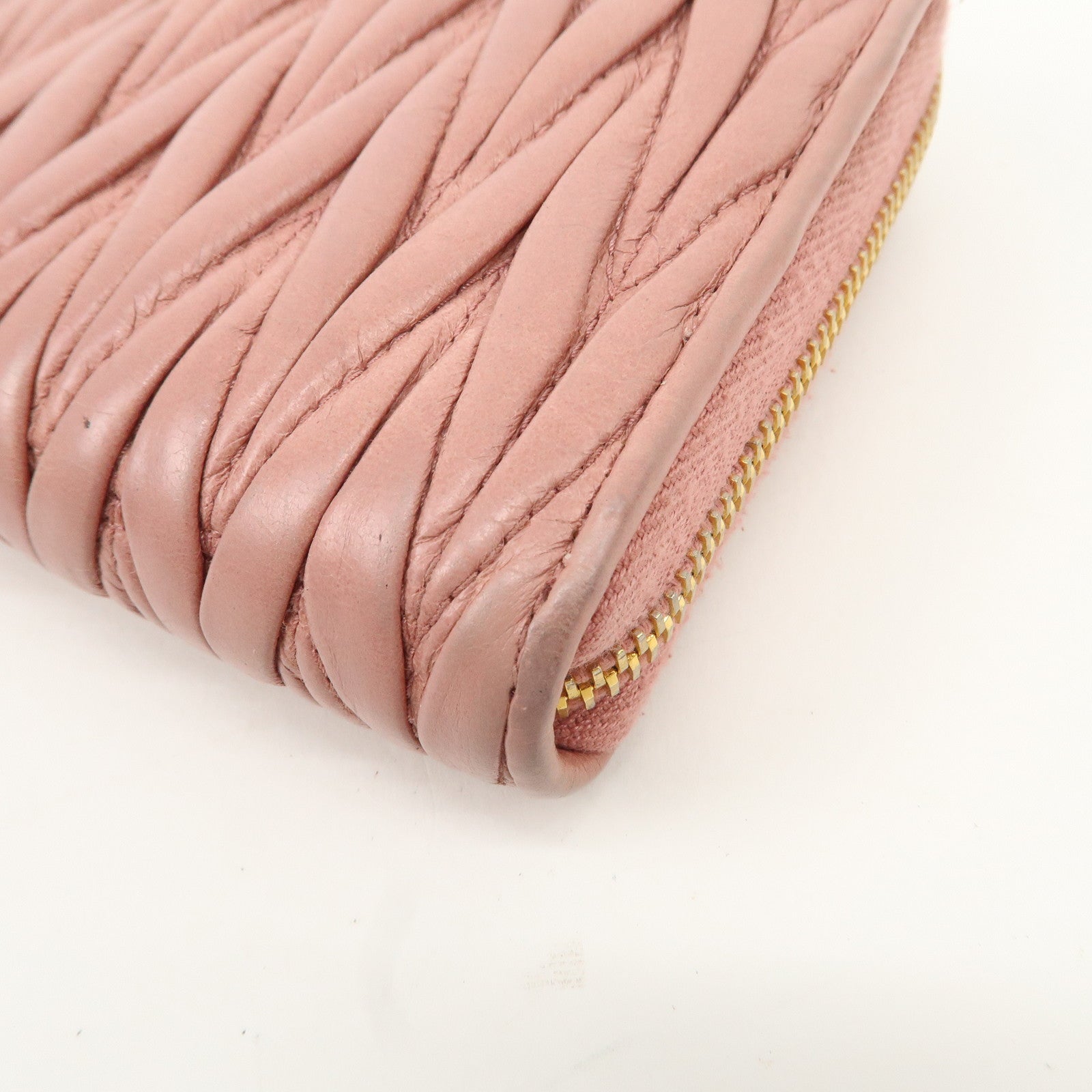 MIU MIU Matelasse Leather Round Zippy Long Wallet Pink 5ML506 Used