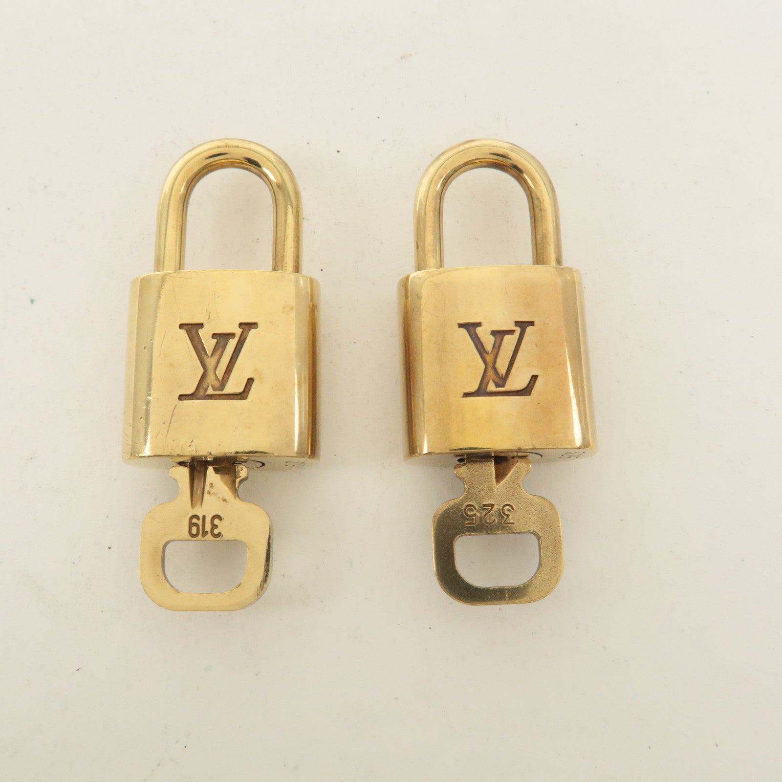 Louis Vuitton Set of 10 Lock 
Key Cadena Key Lock Gold