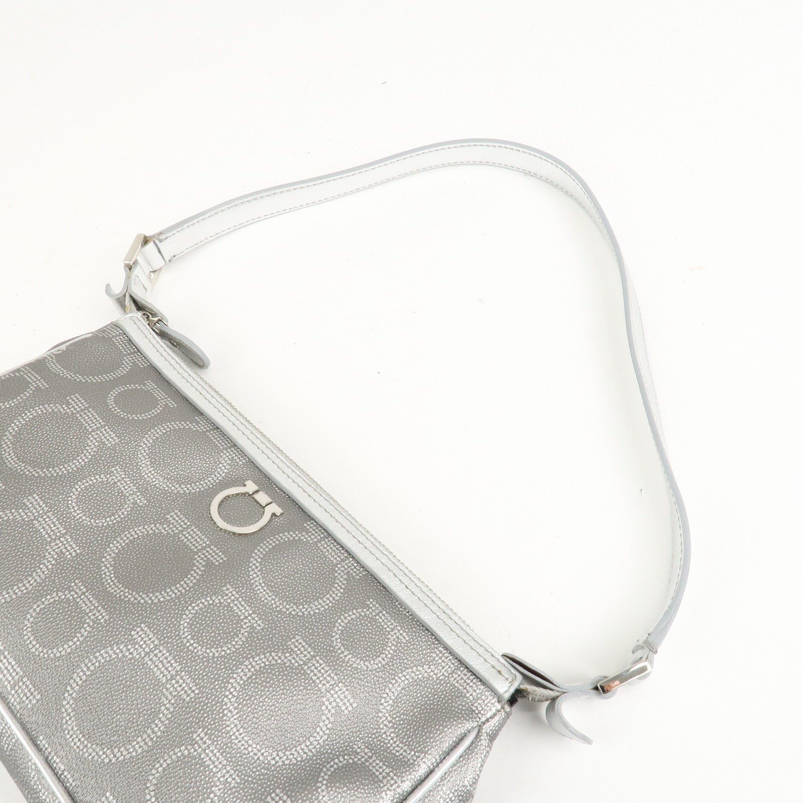 Ferragamo Gancini Leather One Shoulder Bag Silver Silver Hardware Used