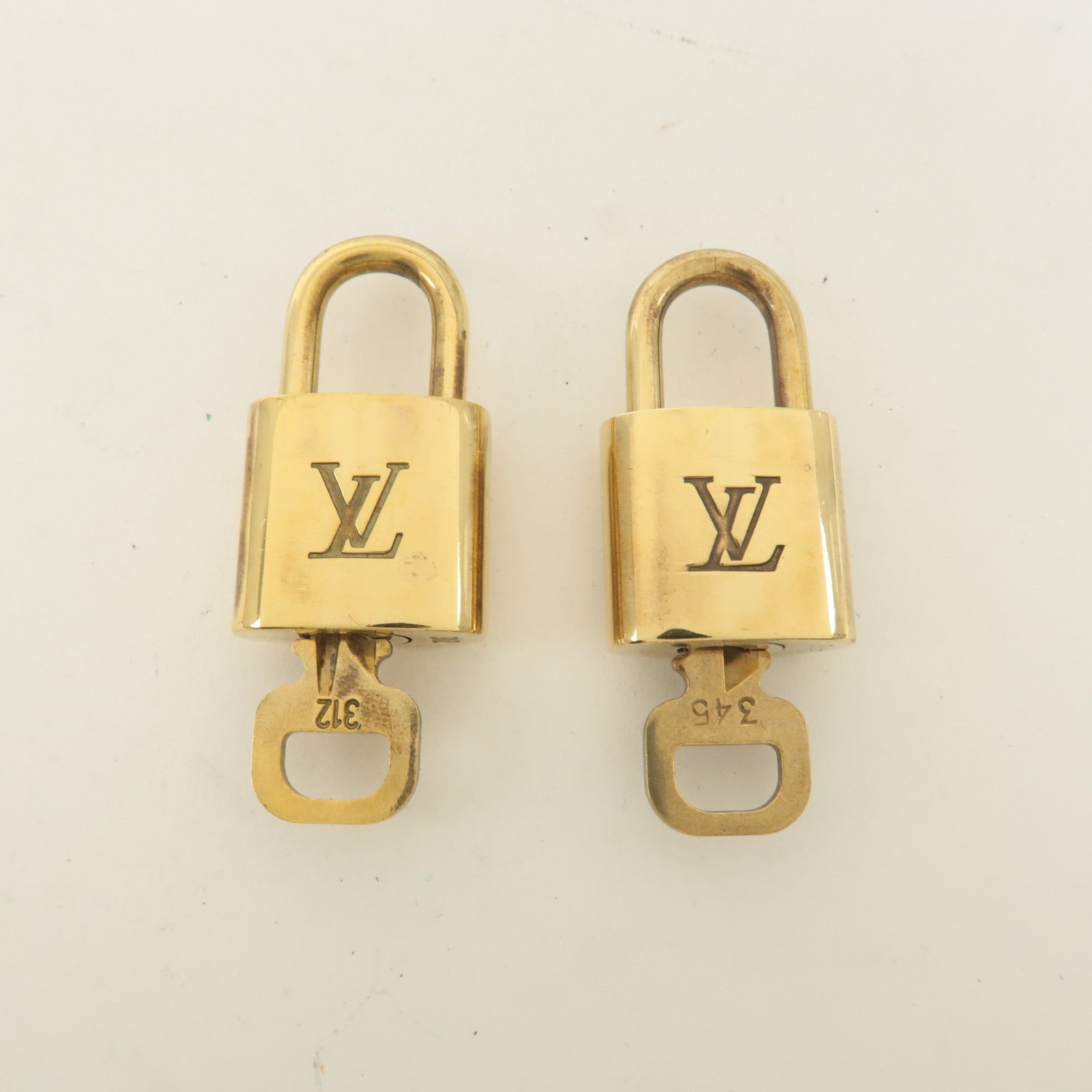 Louis Vuitton Set of 10 Lock 
Key Cadena Key Lock Gold