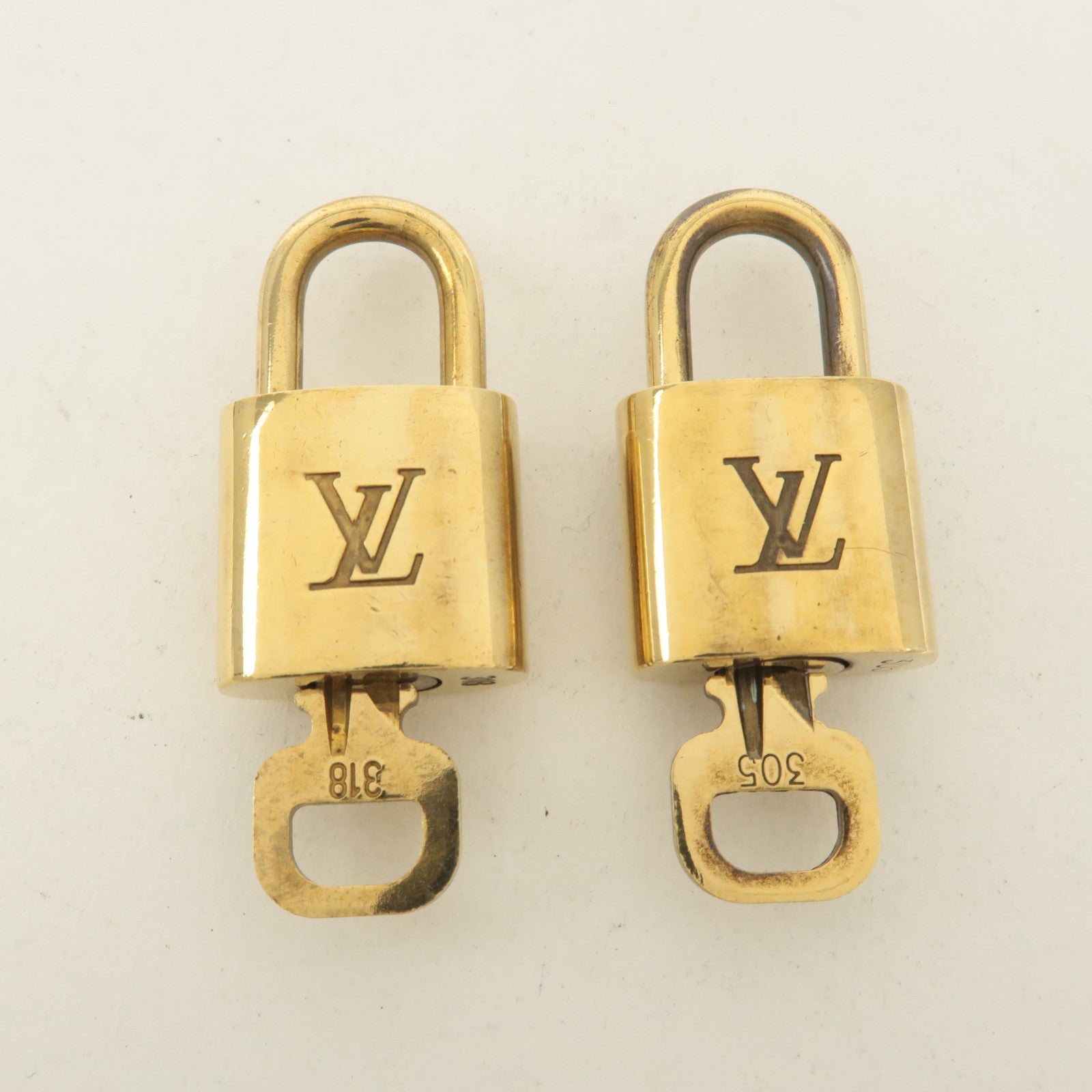 Louis Vuitton Set of 10 Lock 
Key Cadena Key Lock Gold