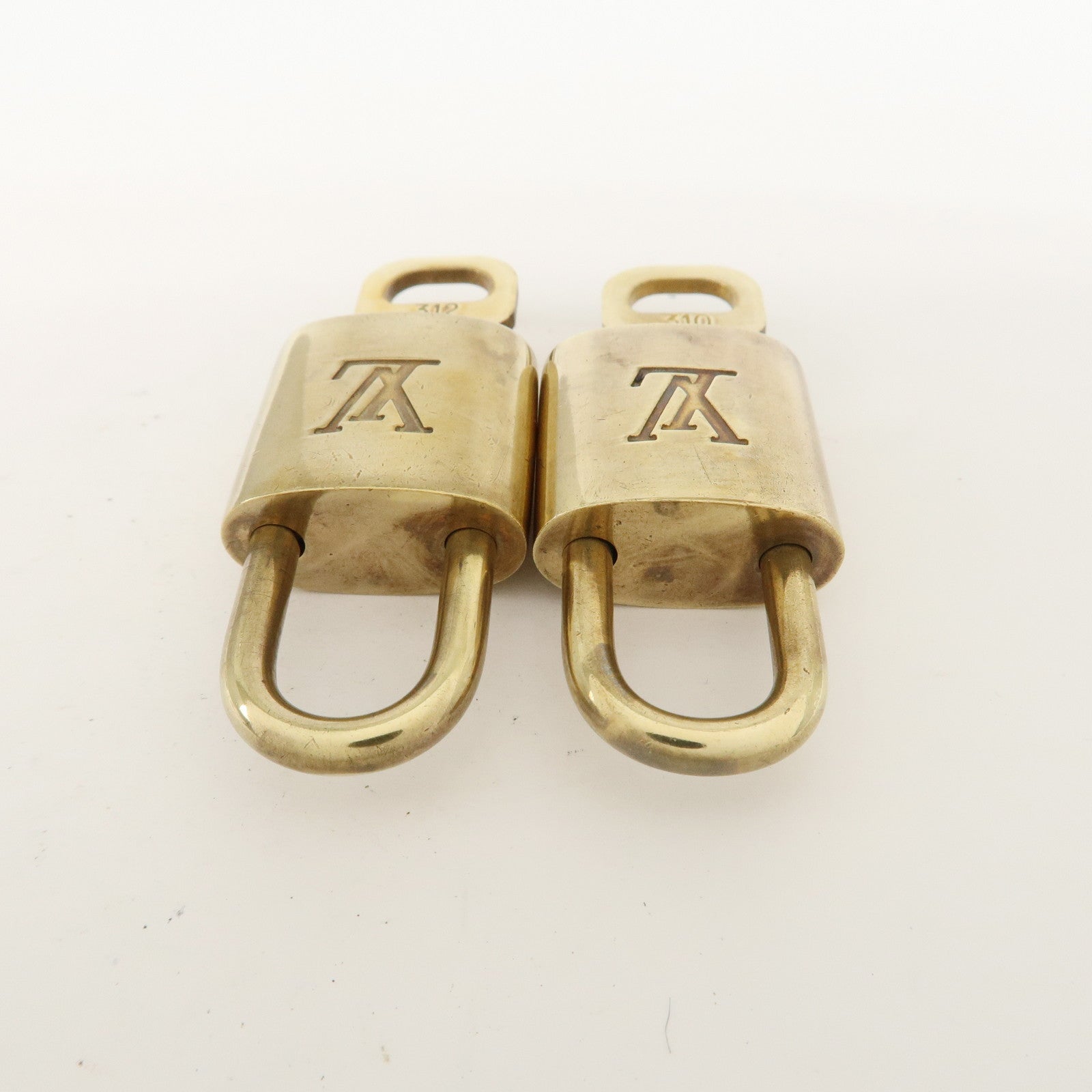 Louis Vuitton Set of 10 Lock 
Key Cadena Key Lock Metal Gold