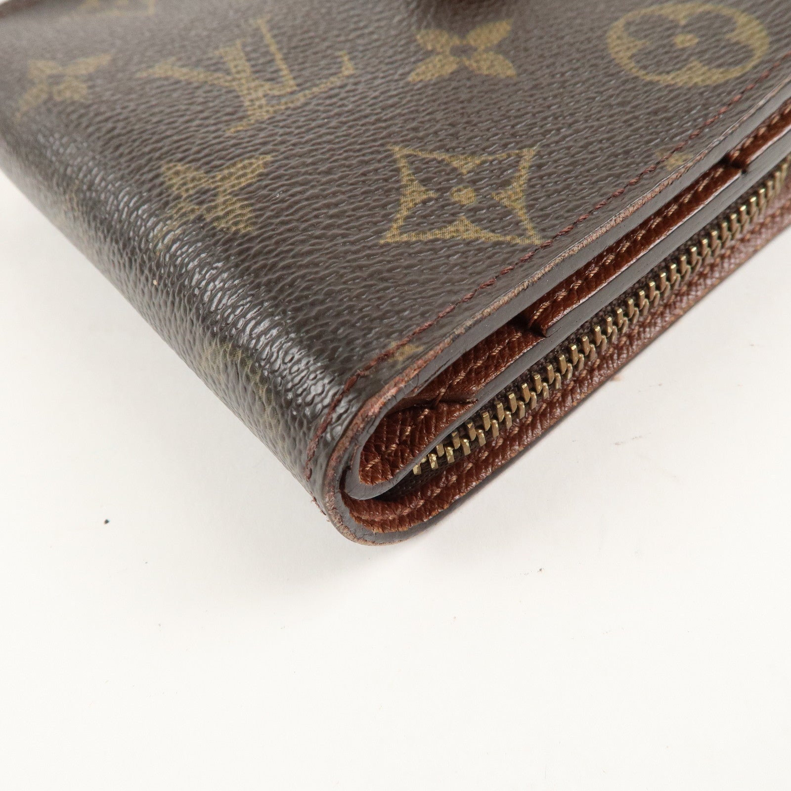 Louis Vuitton Monogram Compact Zip Small Wallet M61667