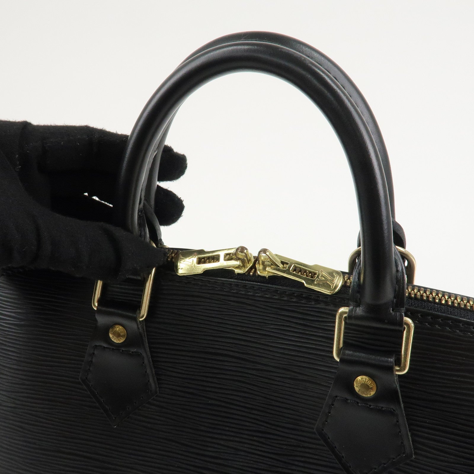 Louis Vuitton Epi Alma Hand Bag Noir Black Gold HDW M52142