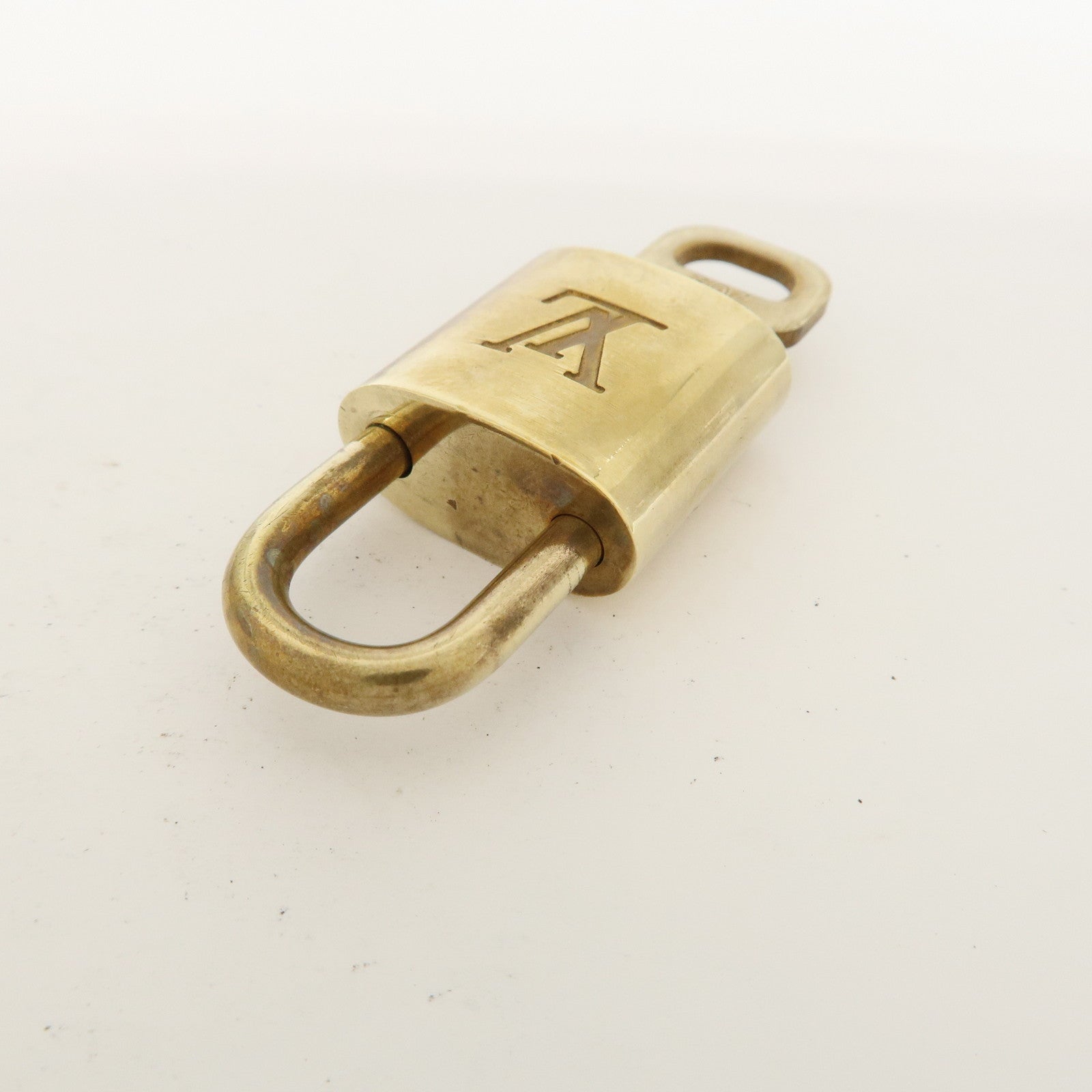 Louis Vuitton Set of 10 Lock 
Key Cadena Key Lock Metal Gold