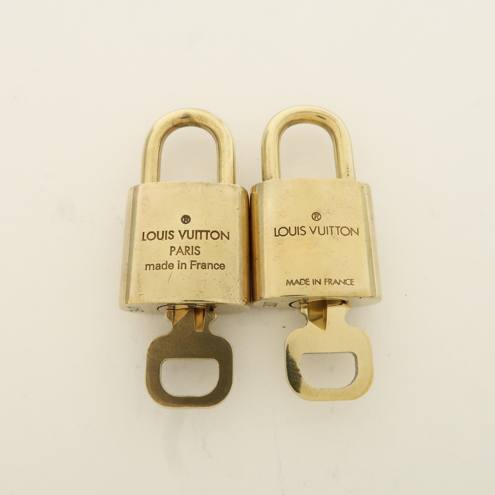 Louis Vuitton Set of 10 Lock 
Key Cadena Key Lock Metal Gold Used