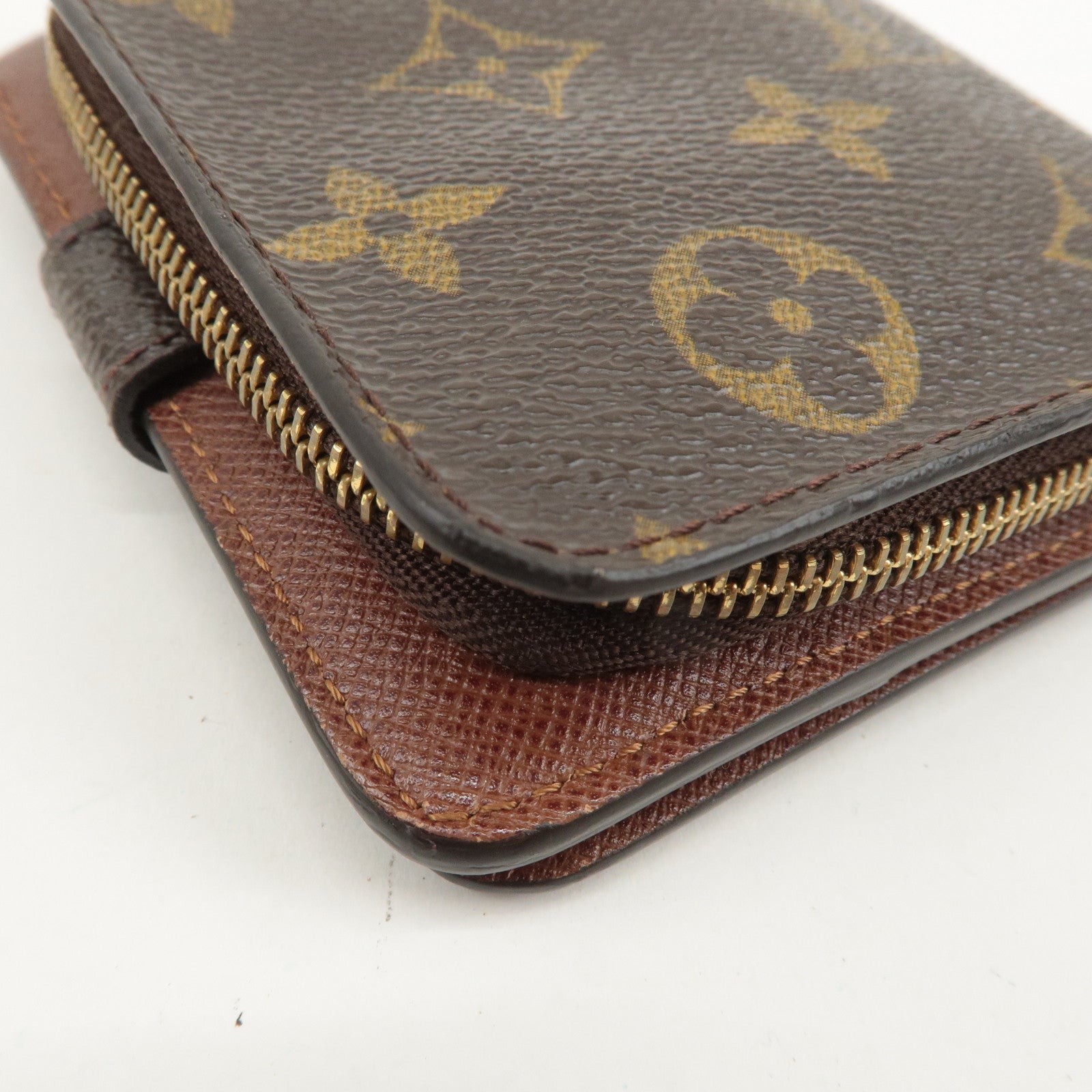 Louis Vuitton Monogram Compact Zip Small Wallet M61667