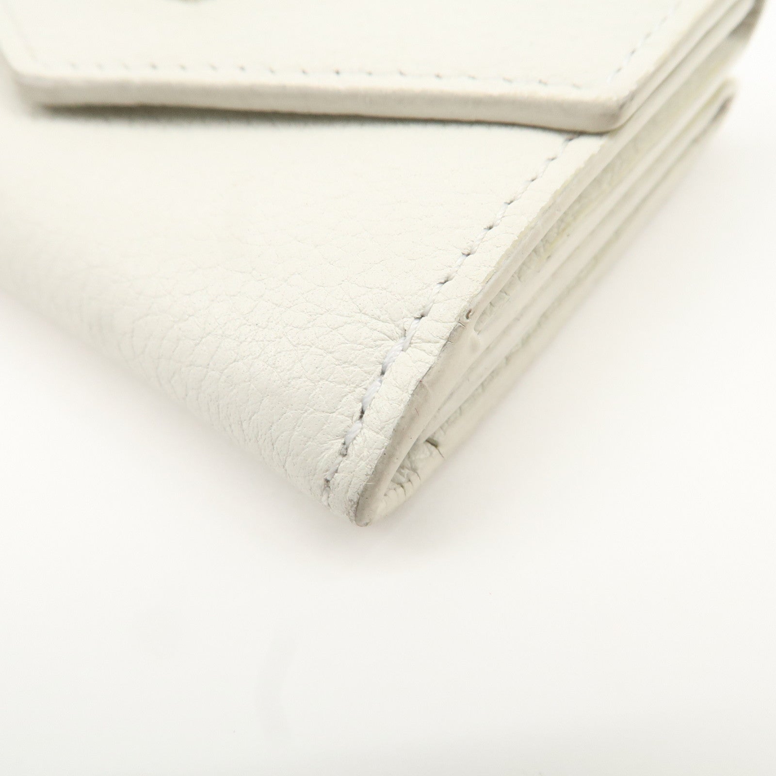 Louis Vuitton Portefeuille Lock Mini Wallet White M68482