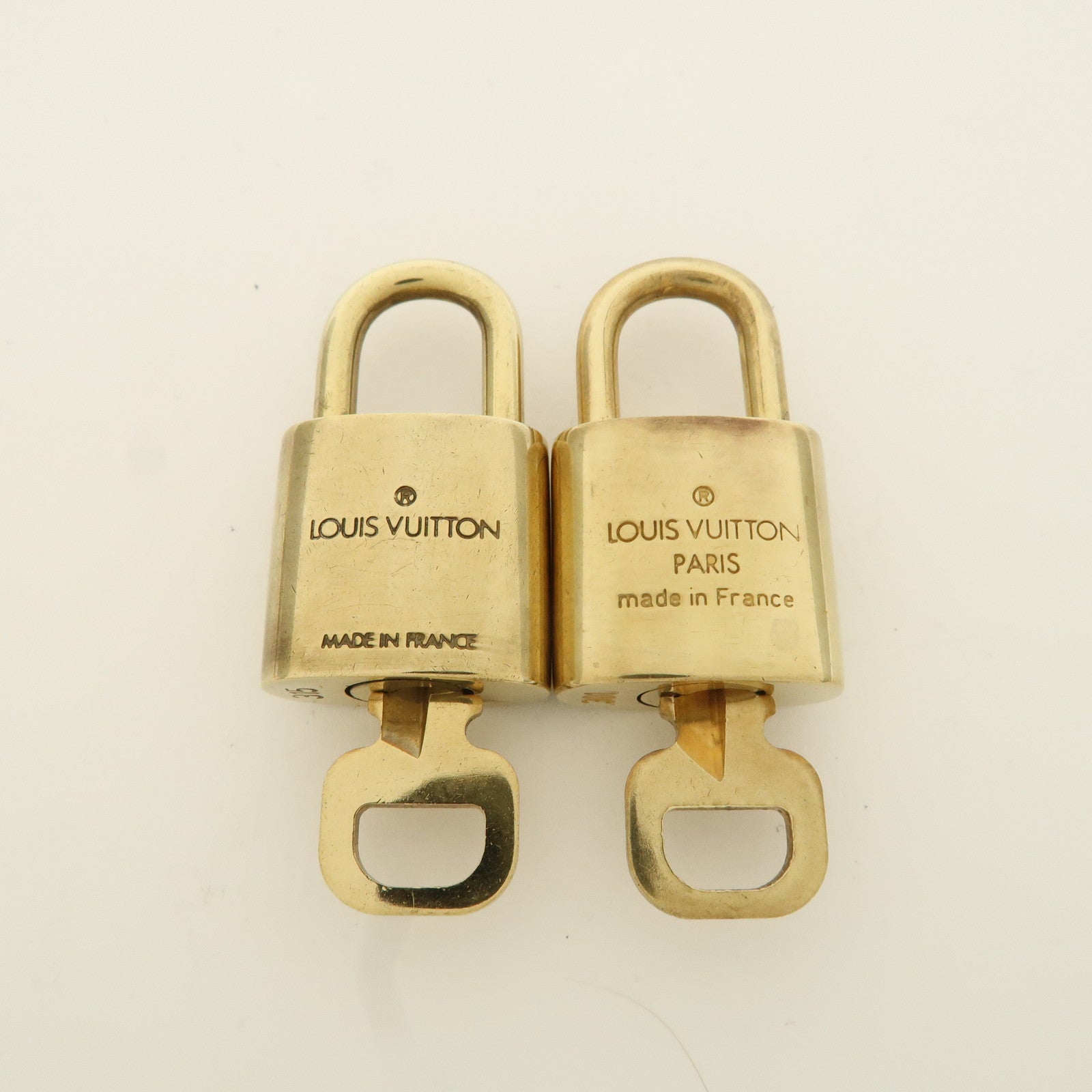 Louis Vuitton Set of 10 Lock 
Key Cadena Key Lock Metal Gold Used