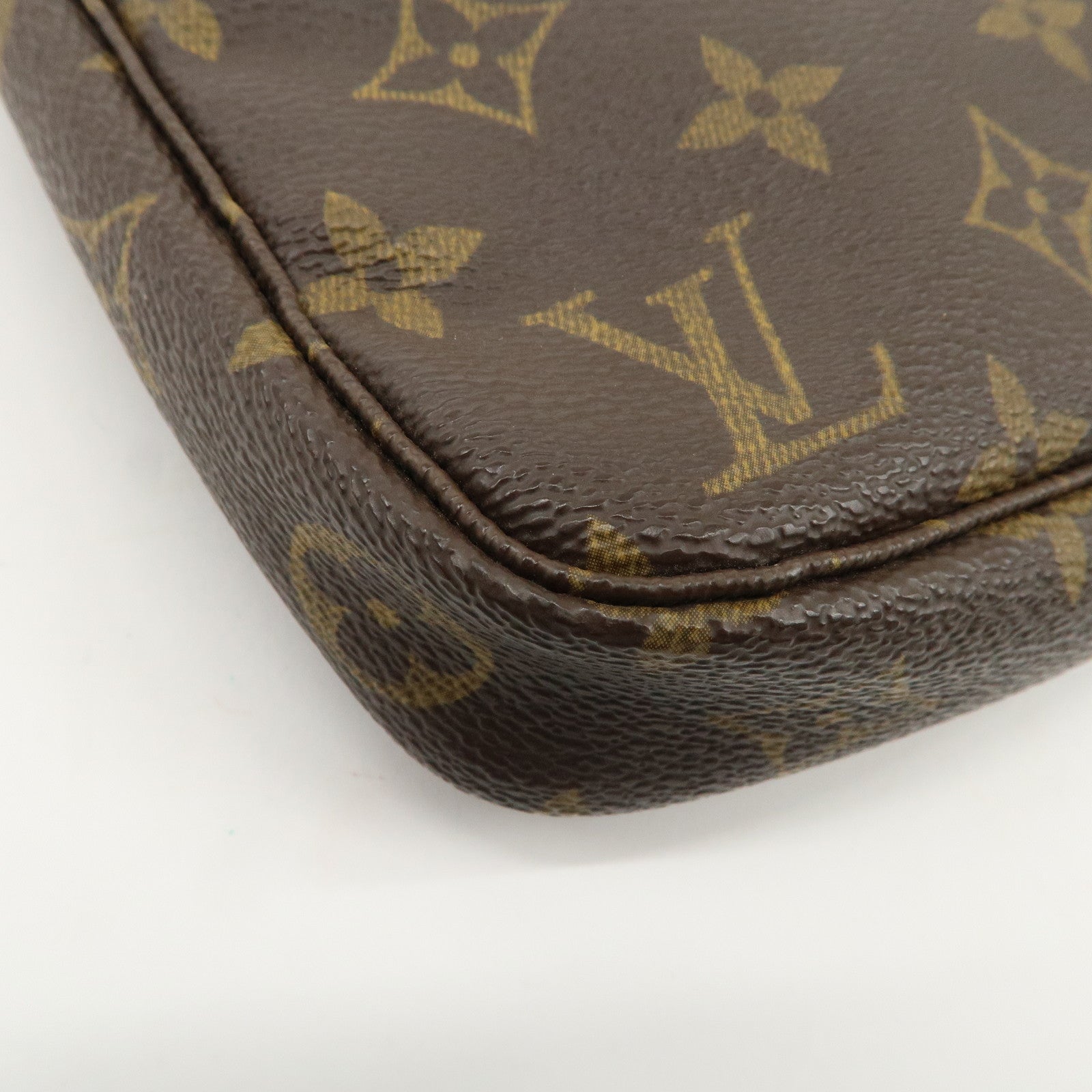 Louis Vuitton Monogram Pochette Accessoires 
Strap M51980 J00145 Used