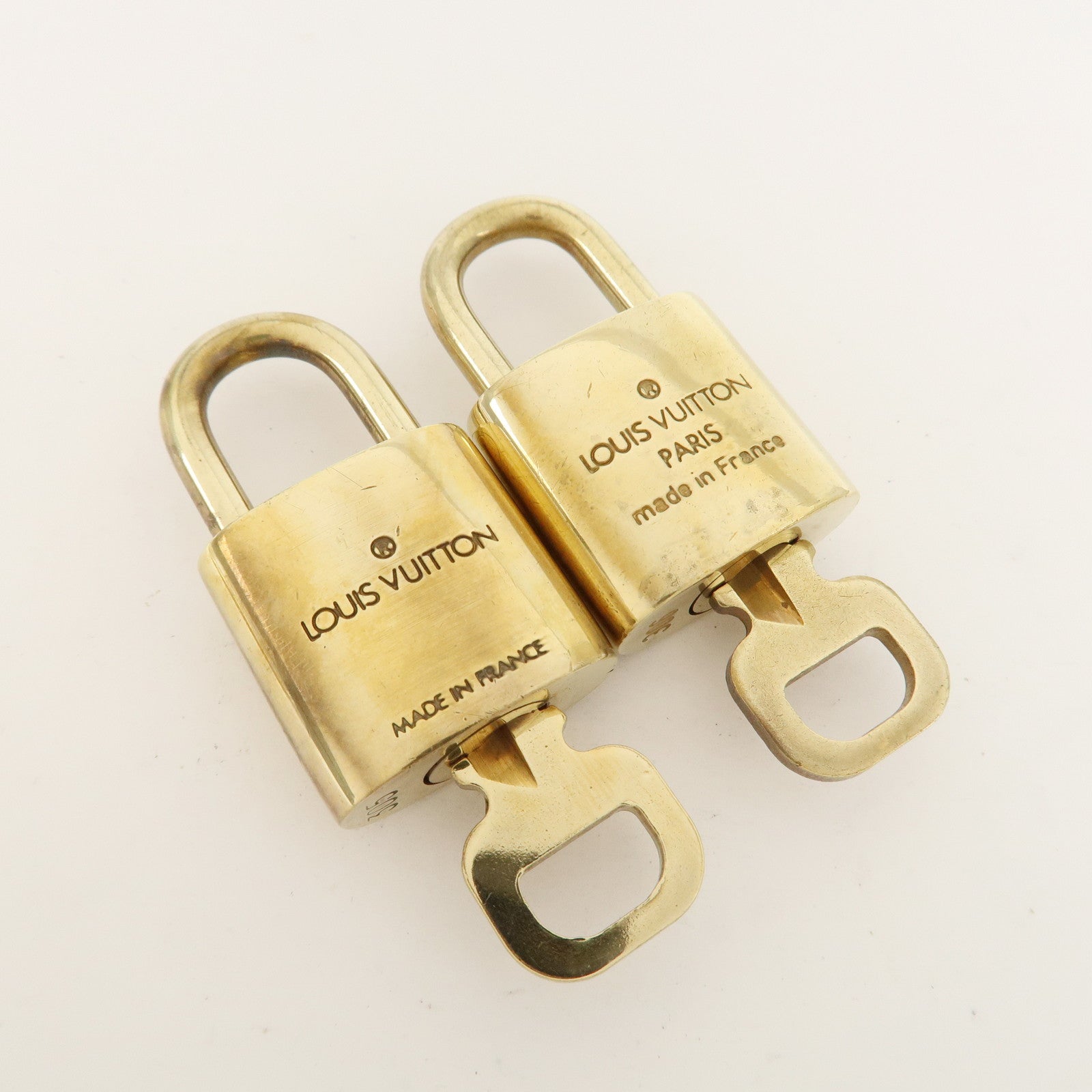 Louis Vuitton Set of 10 Lock 
Key Cadena Key Lock Metal Gold