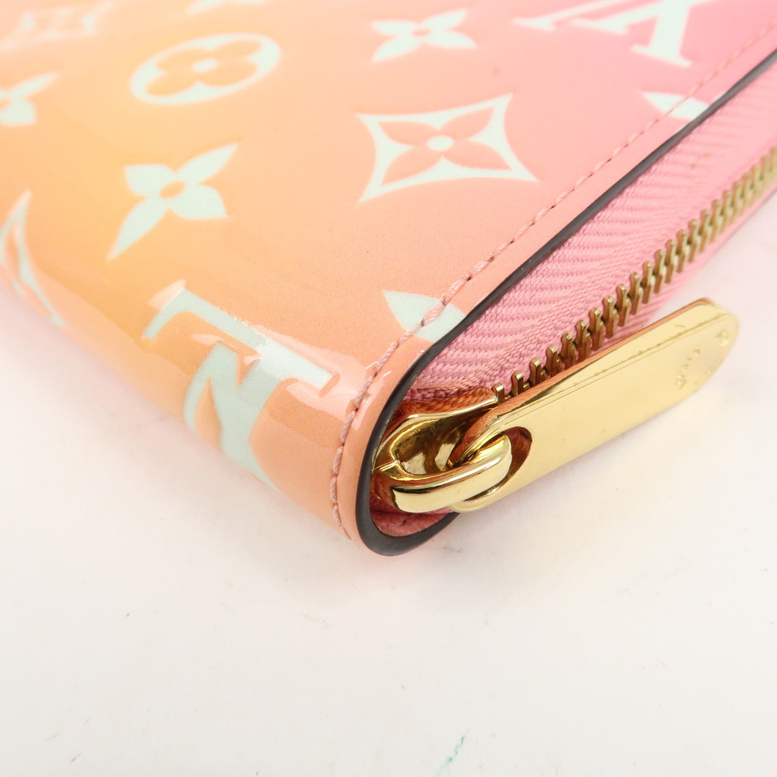 Louis Vuitton Monogram Vernis Zippy Wallet Sunrise Gradient Used