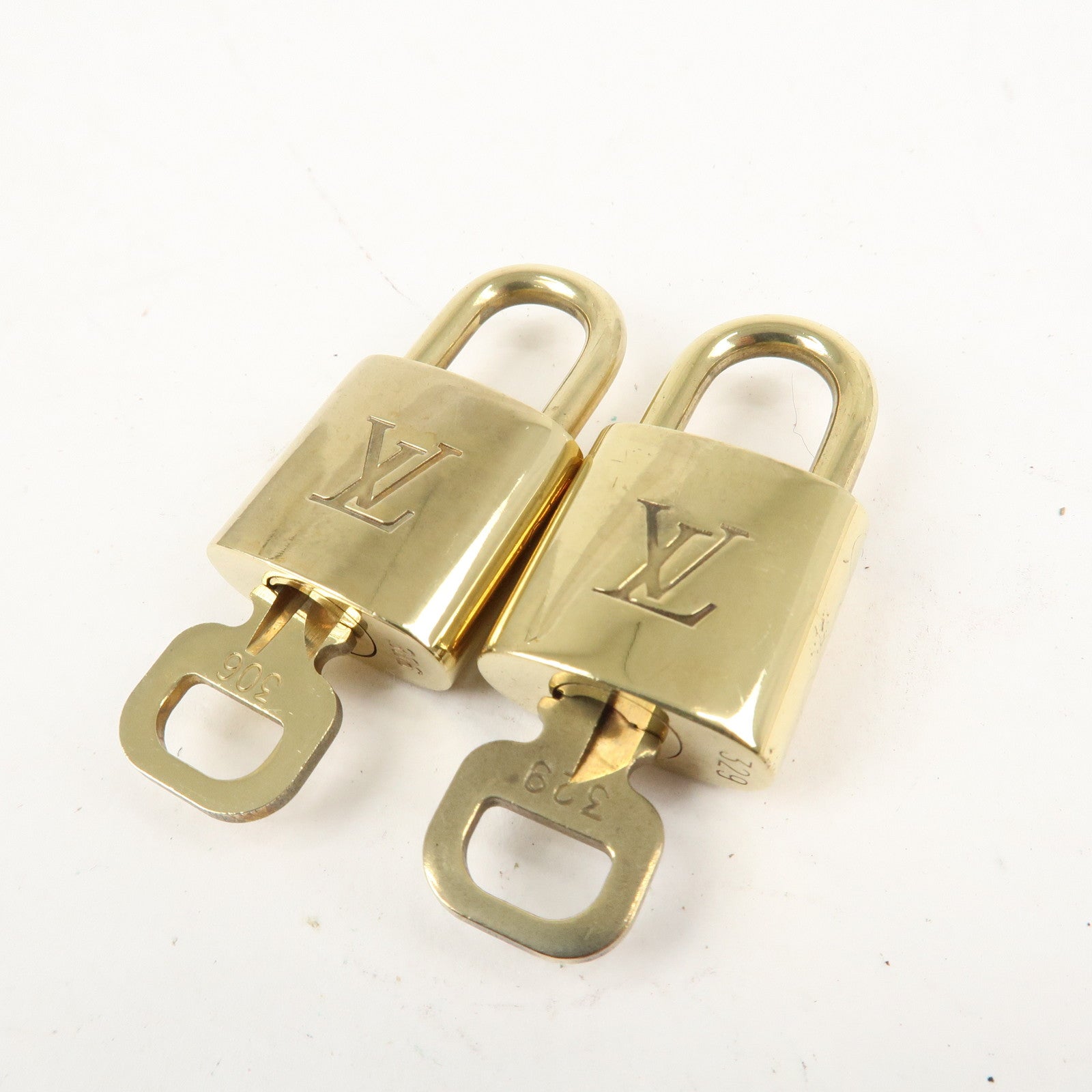 Louis Vuitton Set of 10 Lock 
Key Cadena Key Lock Metal Gold Used