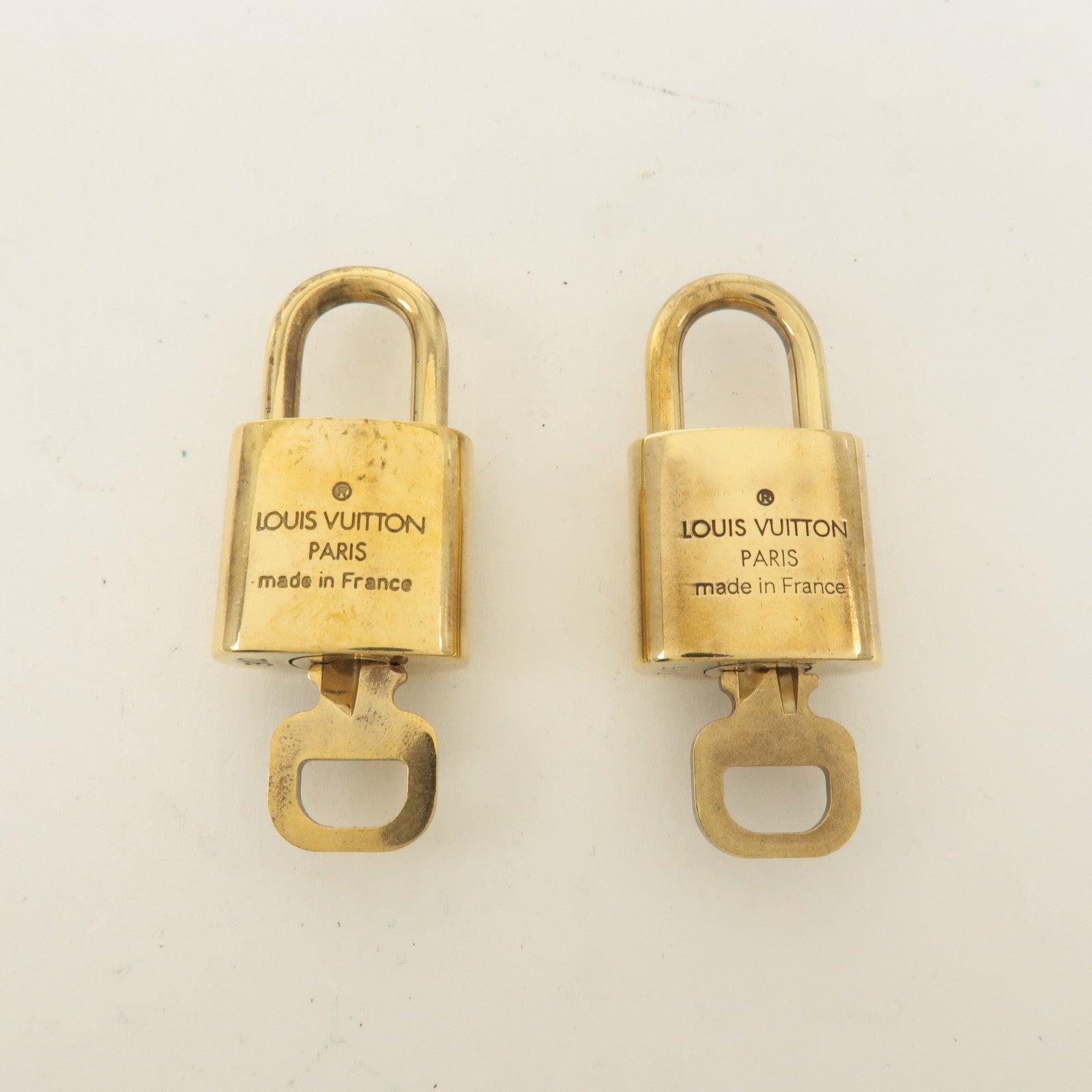 Louis Vuitton Set of 10 Lock 
Key Cadena Key Lock Gold