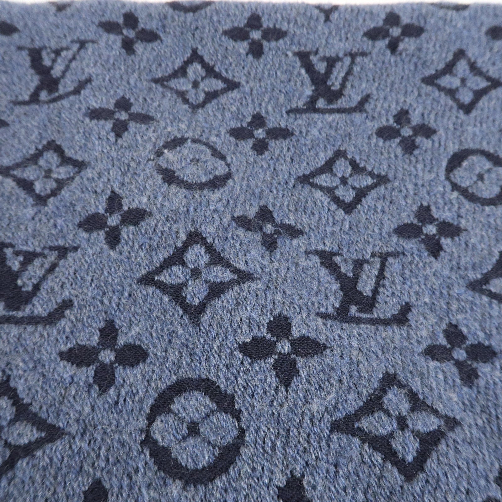 Louis Vuitton Monogram Escharpe Logo Classic Scarf Gray M78525