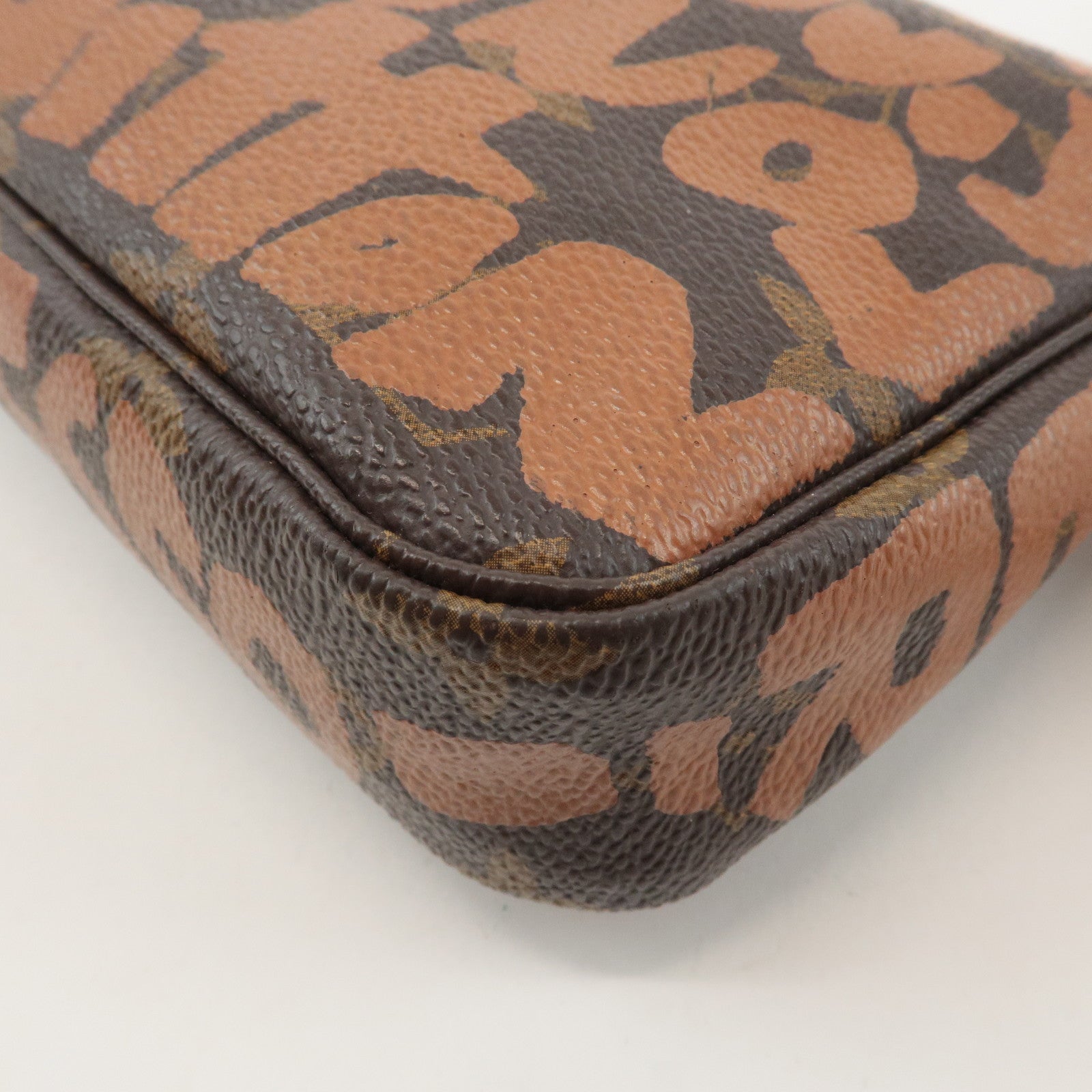 Louis Vuitton Monogram Graffiti Pochette Accessoires M92193