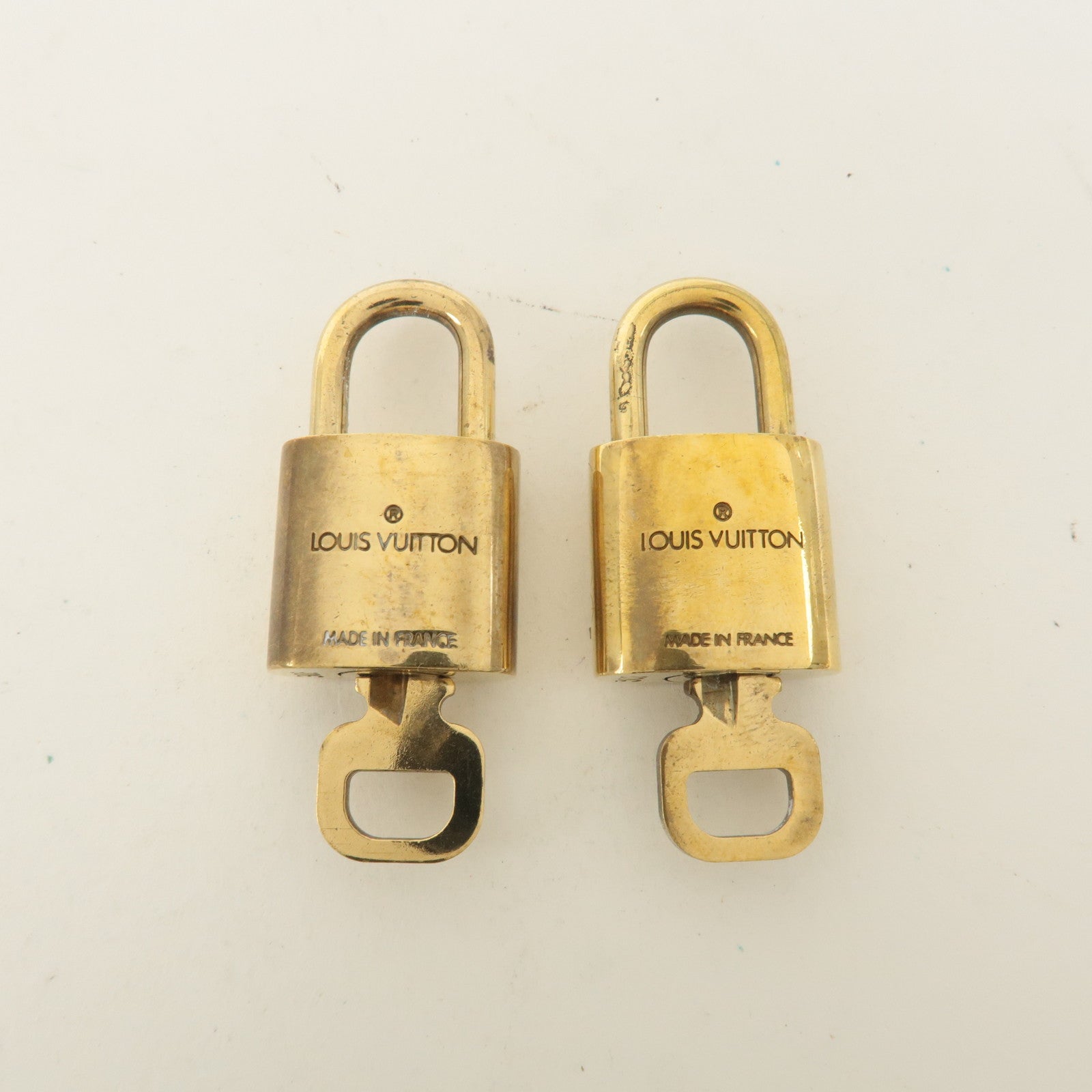 Louis Vuitton Set of 10 Lock 
Key Cadena Key Lock Gold