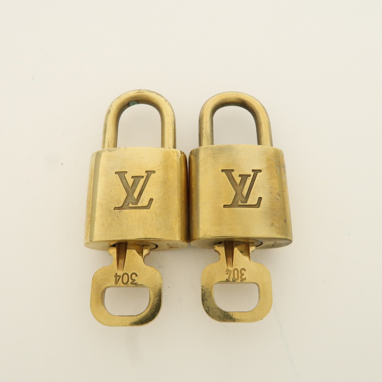 Louis Vuitton Set of 10 Lock 
Key Cadena Key Lock Metal Gold Used