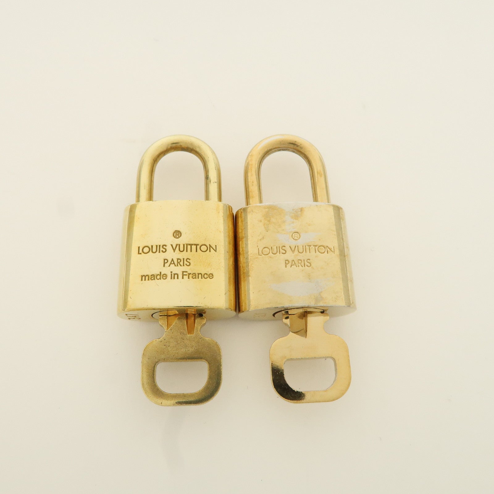 Louis Vuitton Set of 10 Lock 
Key Cadena Key Lock Metal Gold Used