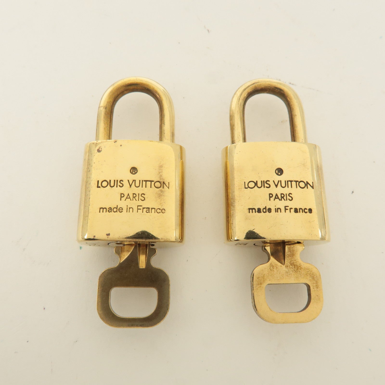 Louis Vuitton Set of 10 Lock 
Key Cadena Key Lock Gold