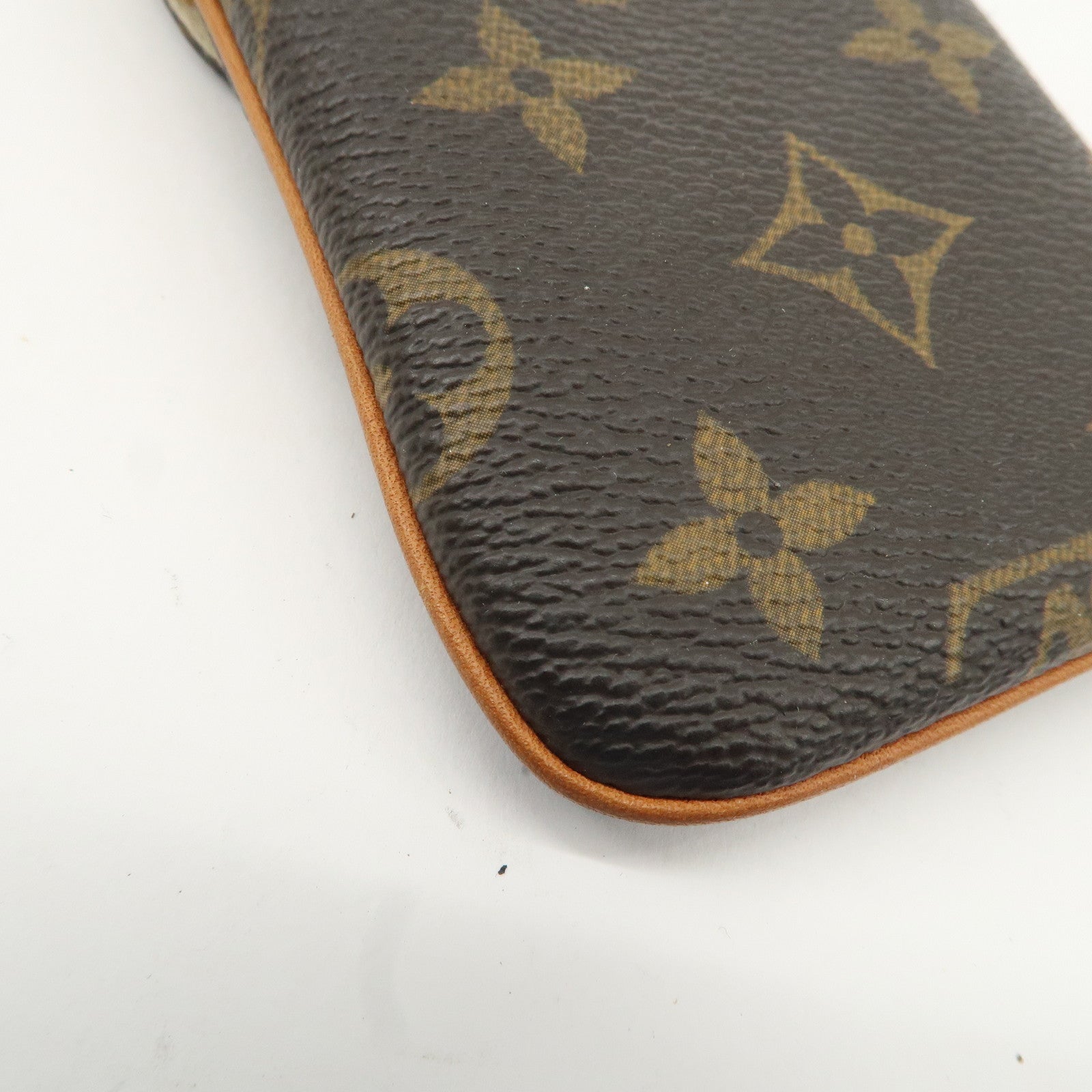 Louis Vuitton Monogram Etui Telefonne MM Brown M66546 Used