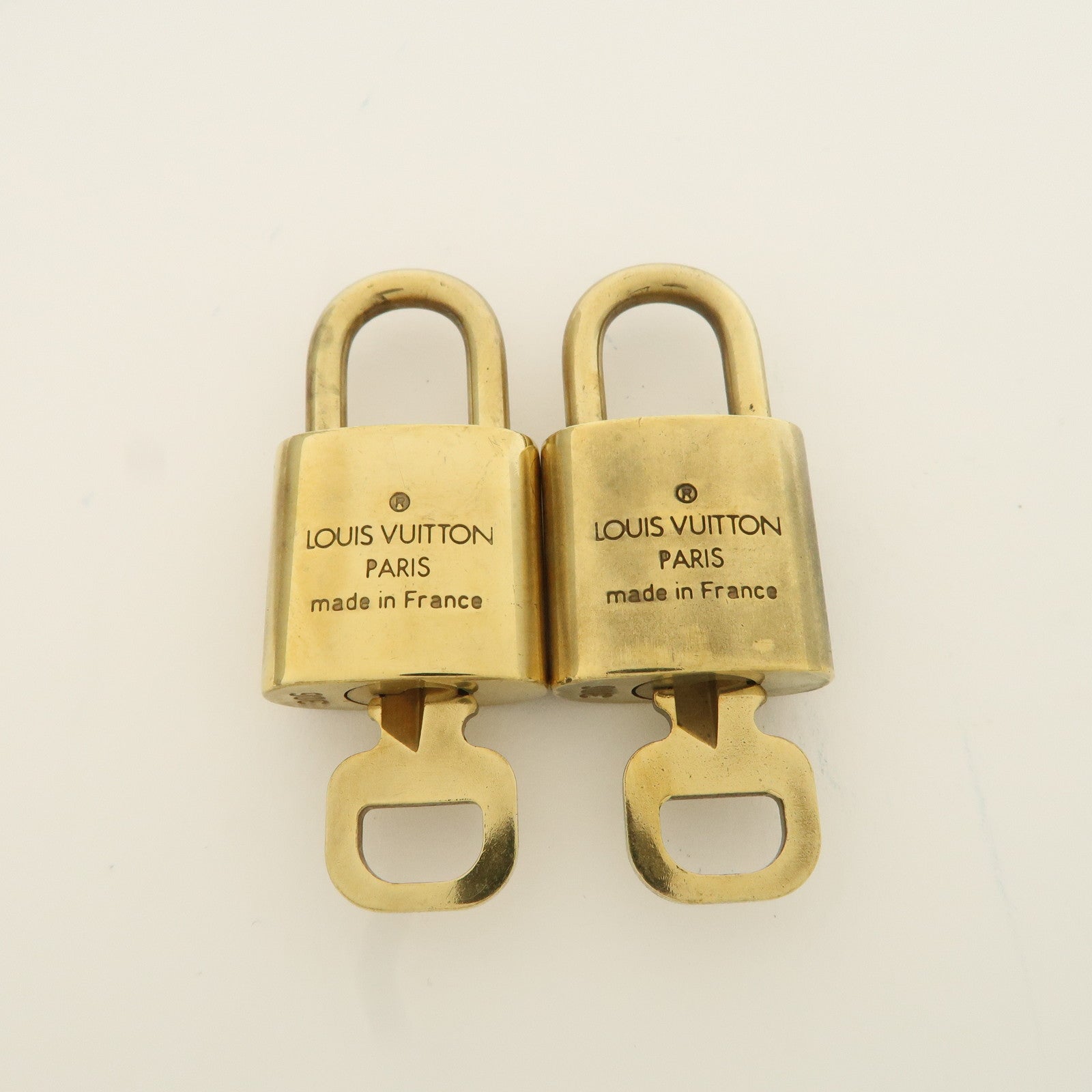 Louis Vuitton Set of 10 Lock 
Key Cadena Key Lock Metal Gold Used