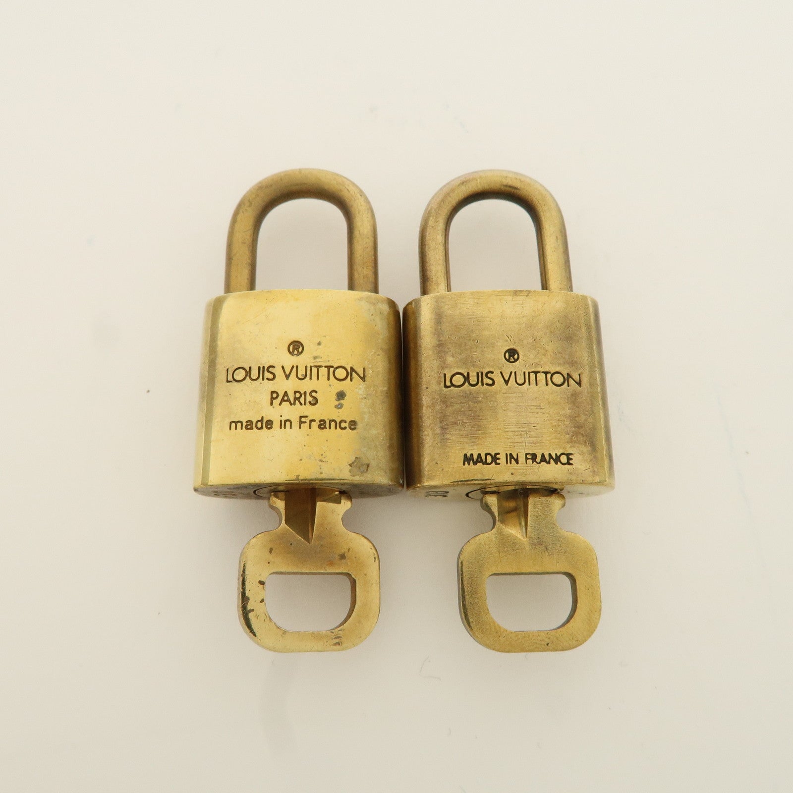 Louis Vuitton Set of 10 Lock 
Key Cadena Key Lock Metal Gold Used