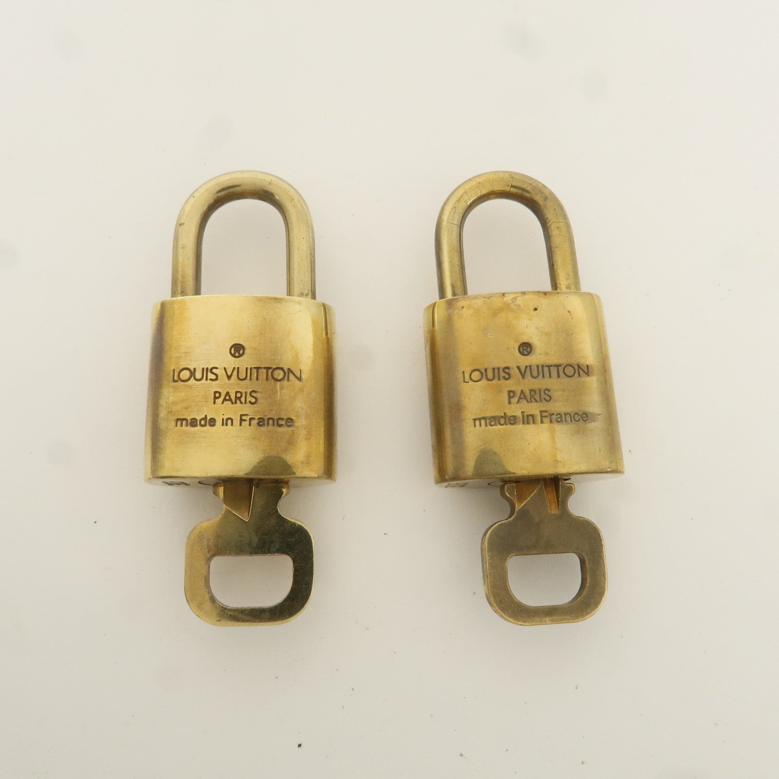 Louis Vuitton Set of 10 Lock 
Key Cadena Key Lock Gold