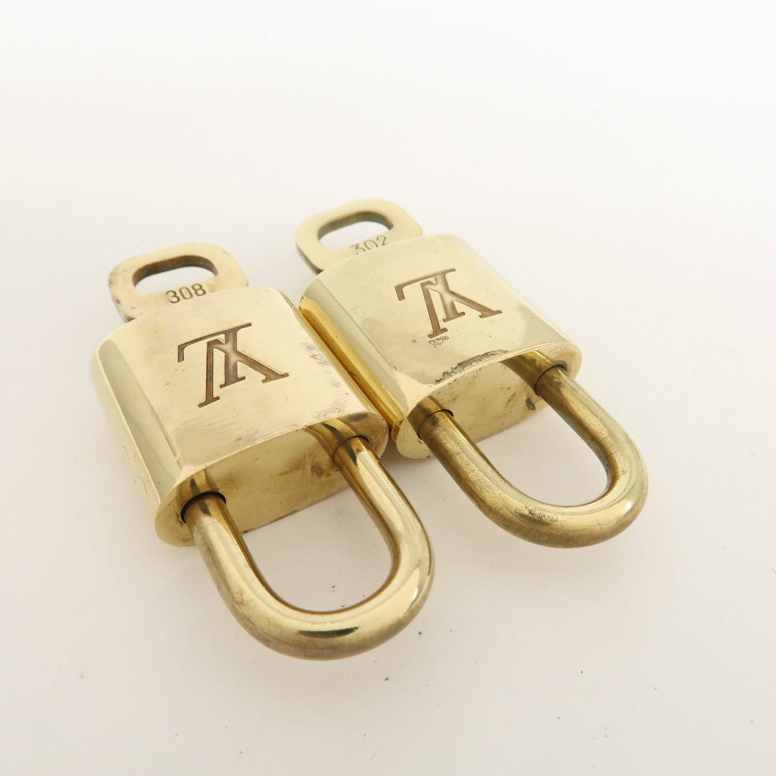 Louis Vuitton Set of 10 Lock 
Key Cadena Key Lock Metal Gold Used