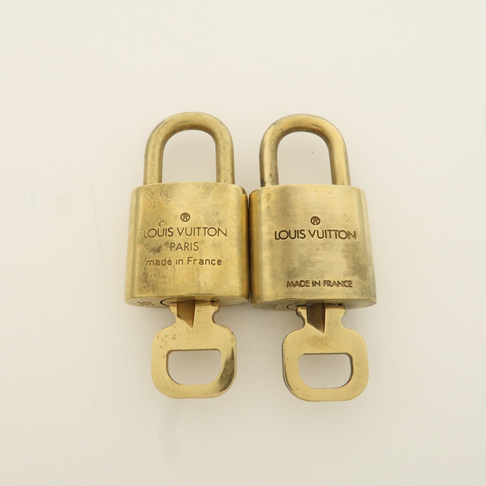 Louis Vuitton Set of 10 Lock 
Key Cadena Key Lock Metal Gold Used