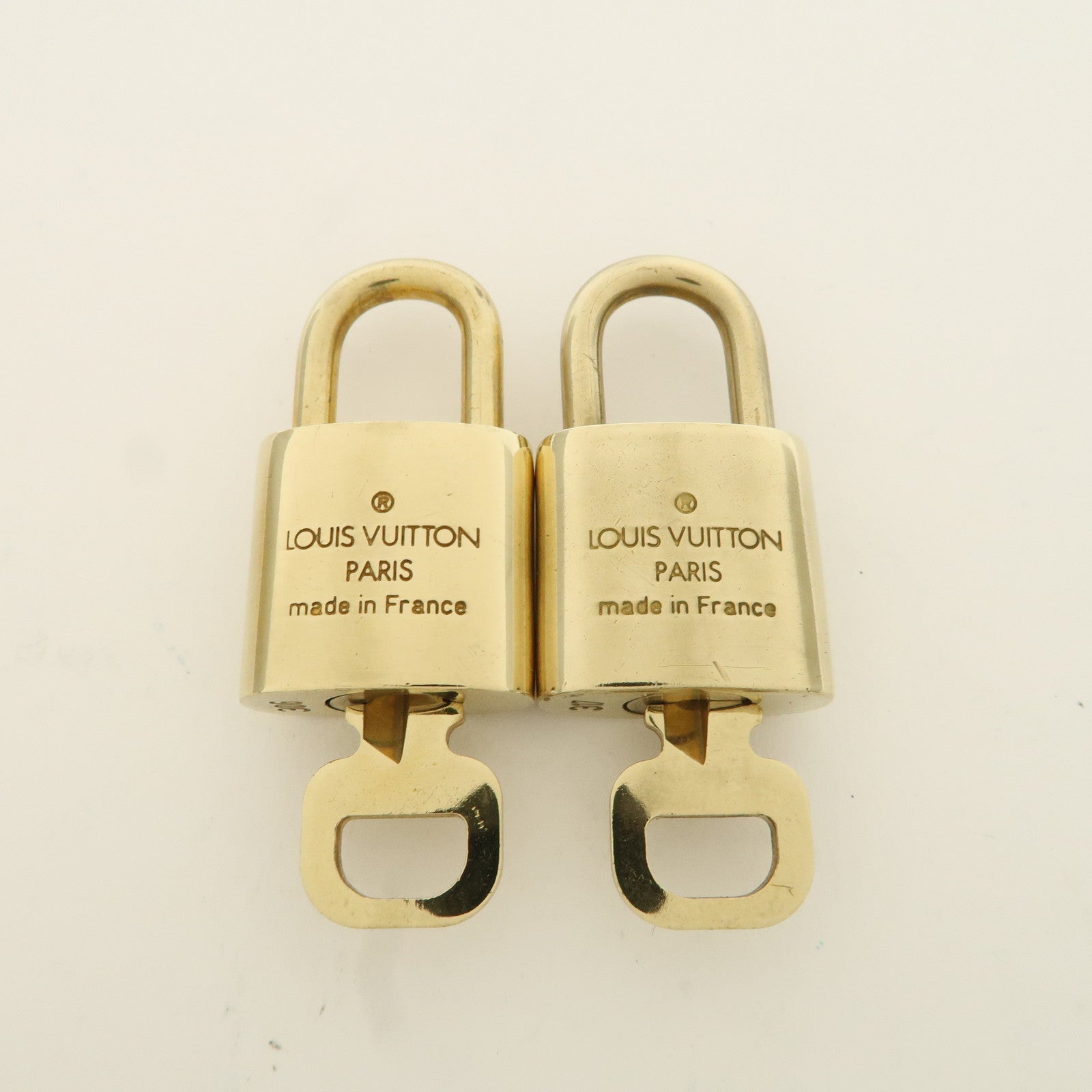 Louis Vuitton Set of 10 Lock 
Key Cadena Key Lock Metal Gold Used