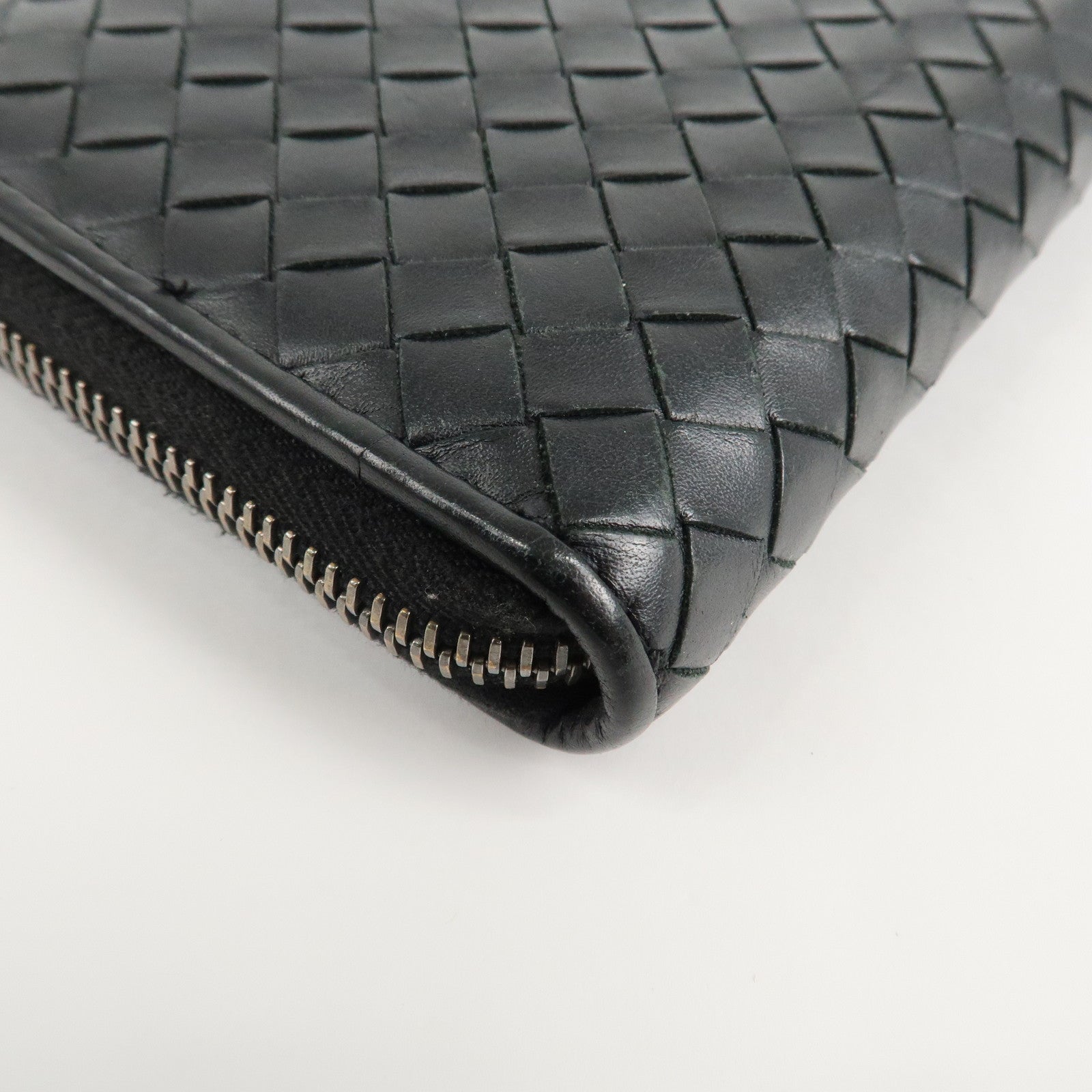 BOTTEGA VENETA Intrecciato Leather Round Zipper Wallet Black