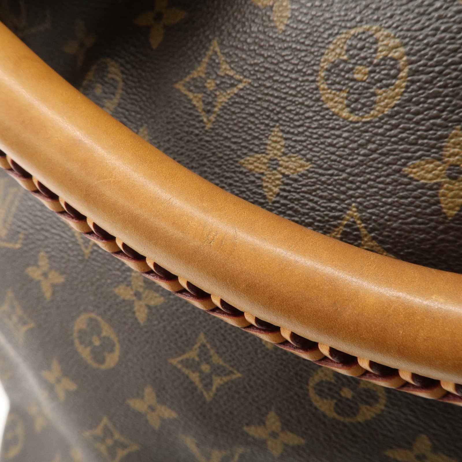 Louis Vuitton Monogram Artsy MM Shoulder Bag M40249