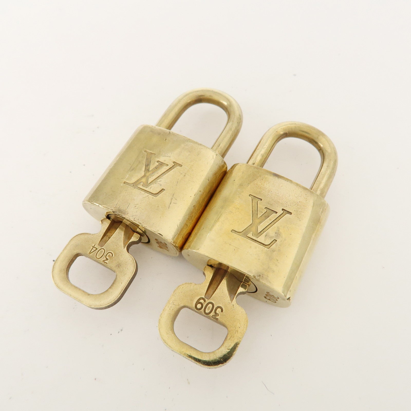 Louis Vuitton Set of 10 Lock 
Key Cadena Key Lock Metal Gold