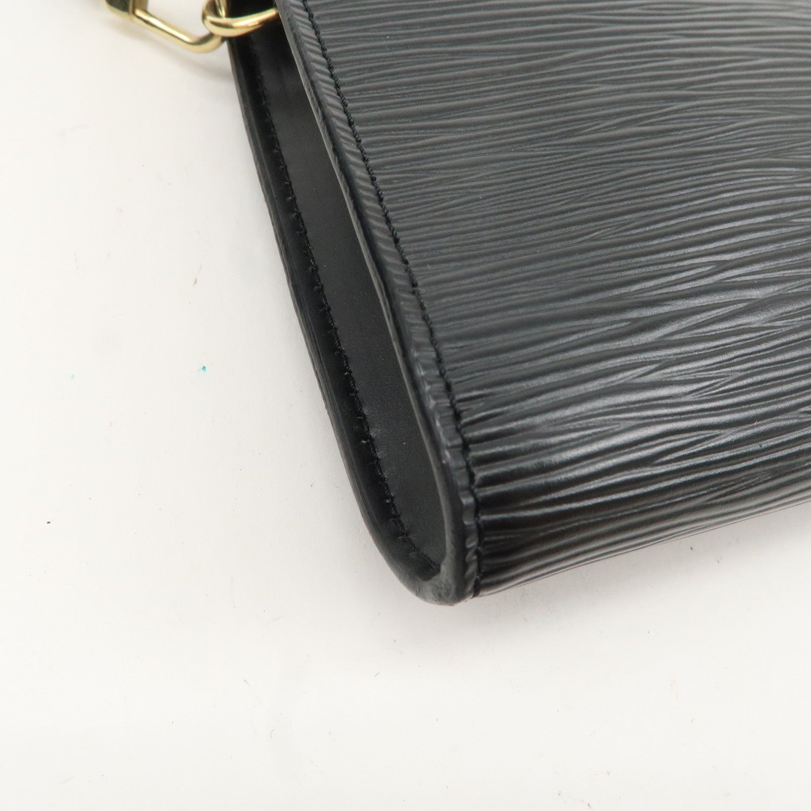 Louis Vuitton Epi Pochette Accessoires Pouch Noir M52942 Used