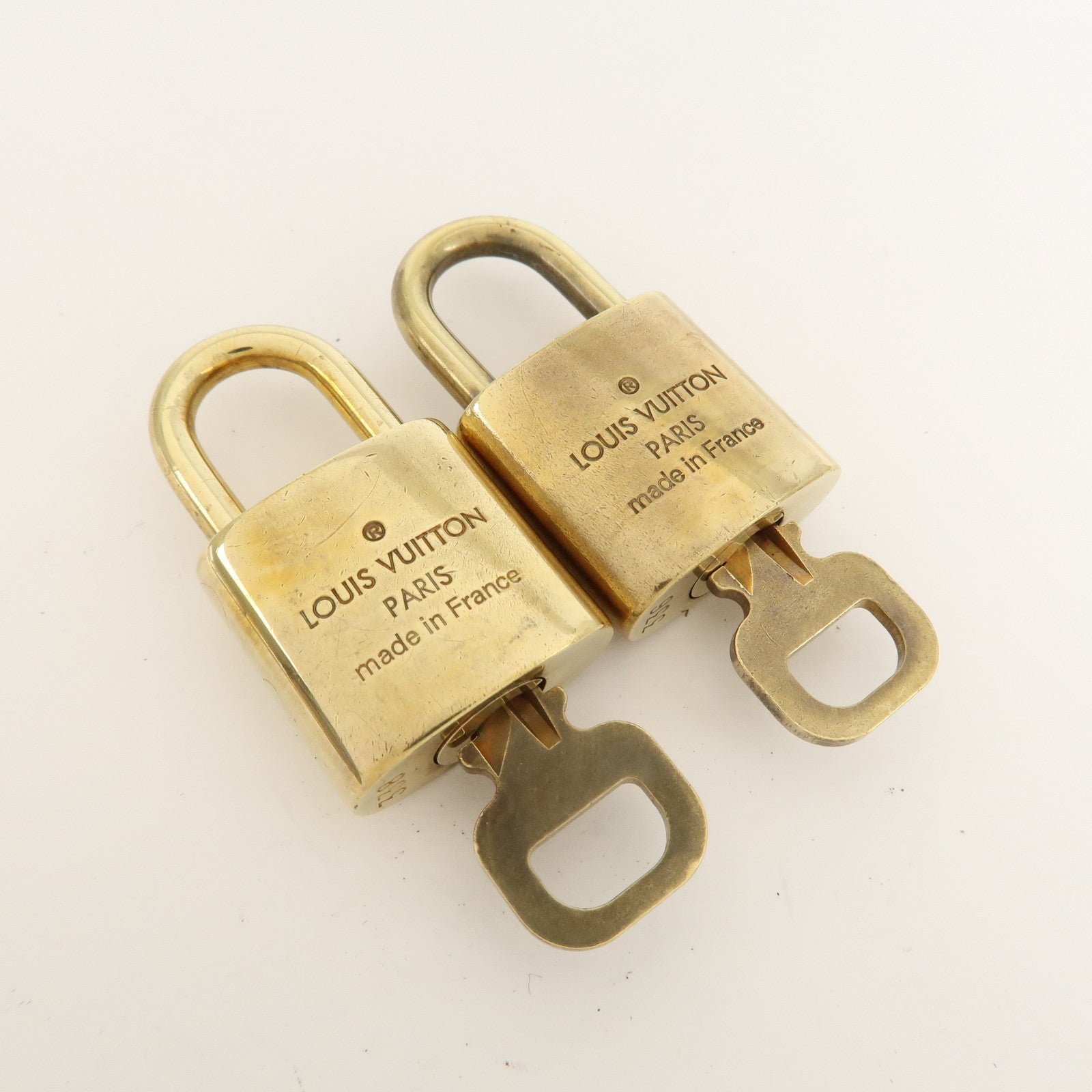 Louis Vuitton Set of 10 Lock 
Key Cadena Key Lock Metal Gold