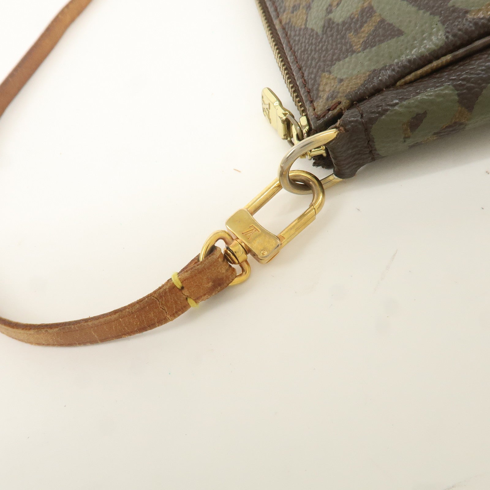 Louis Vuitton Monogram Graffiti Pochette Accessoires M92191