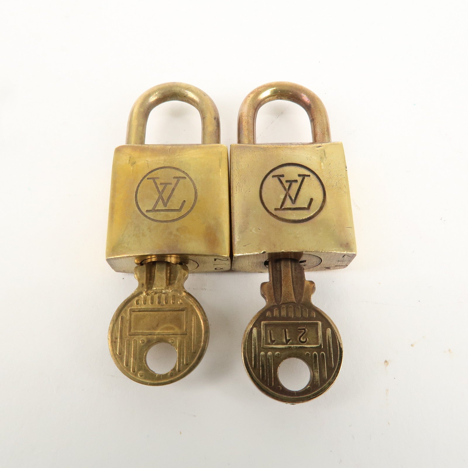 Louis Vuitton Set of 10 Lock 
Key Cadena Key Lock Gold