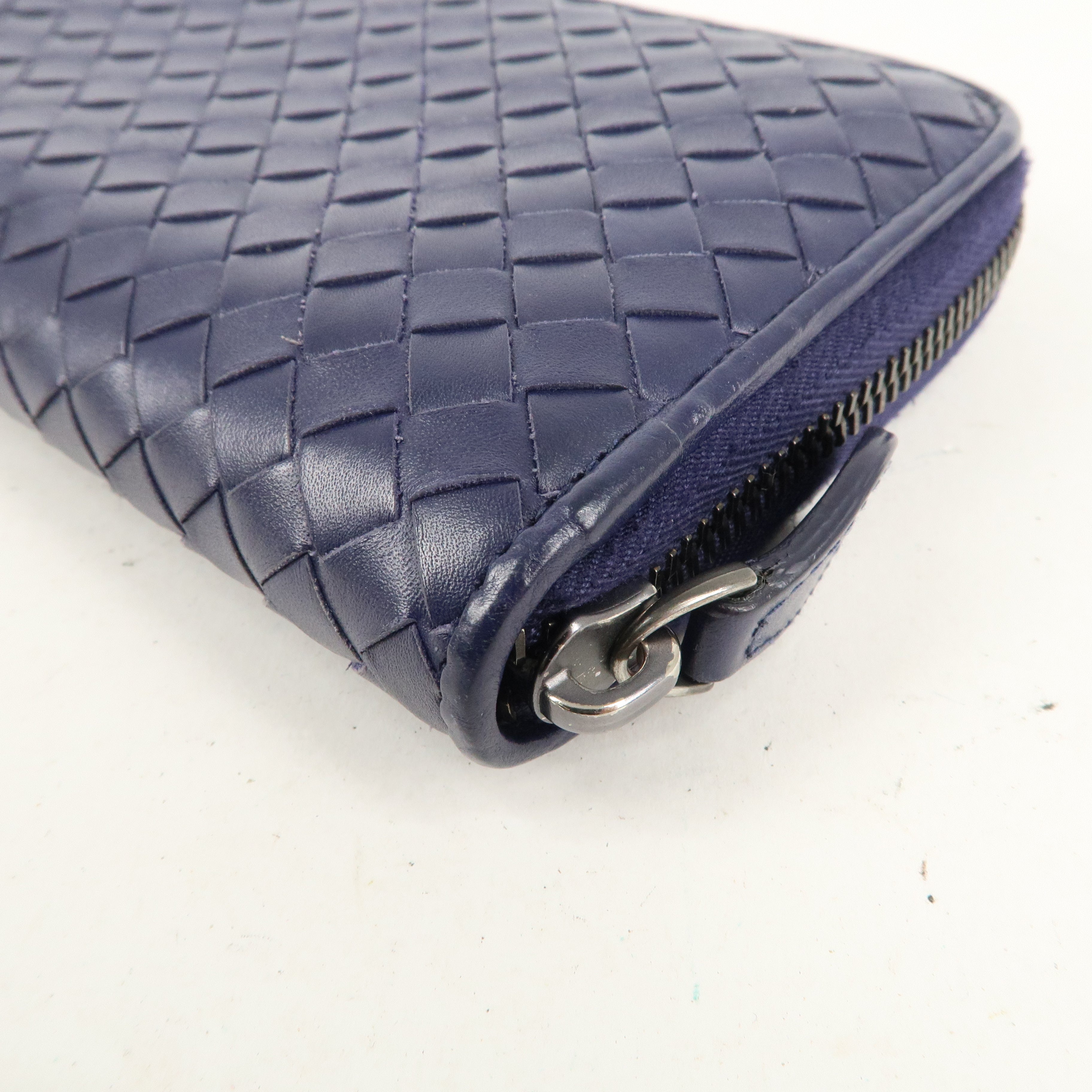 BOTTEGA VENETA Intrecciato Leather Round Zipper Long Wallet