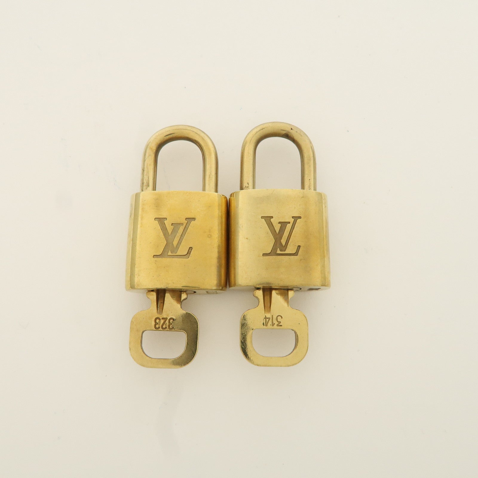 Louis Vuitton Set of 10 Lock 
Key Cadena Key Lock Metal Gold Used