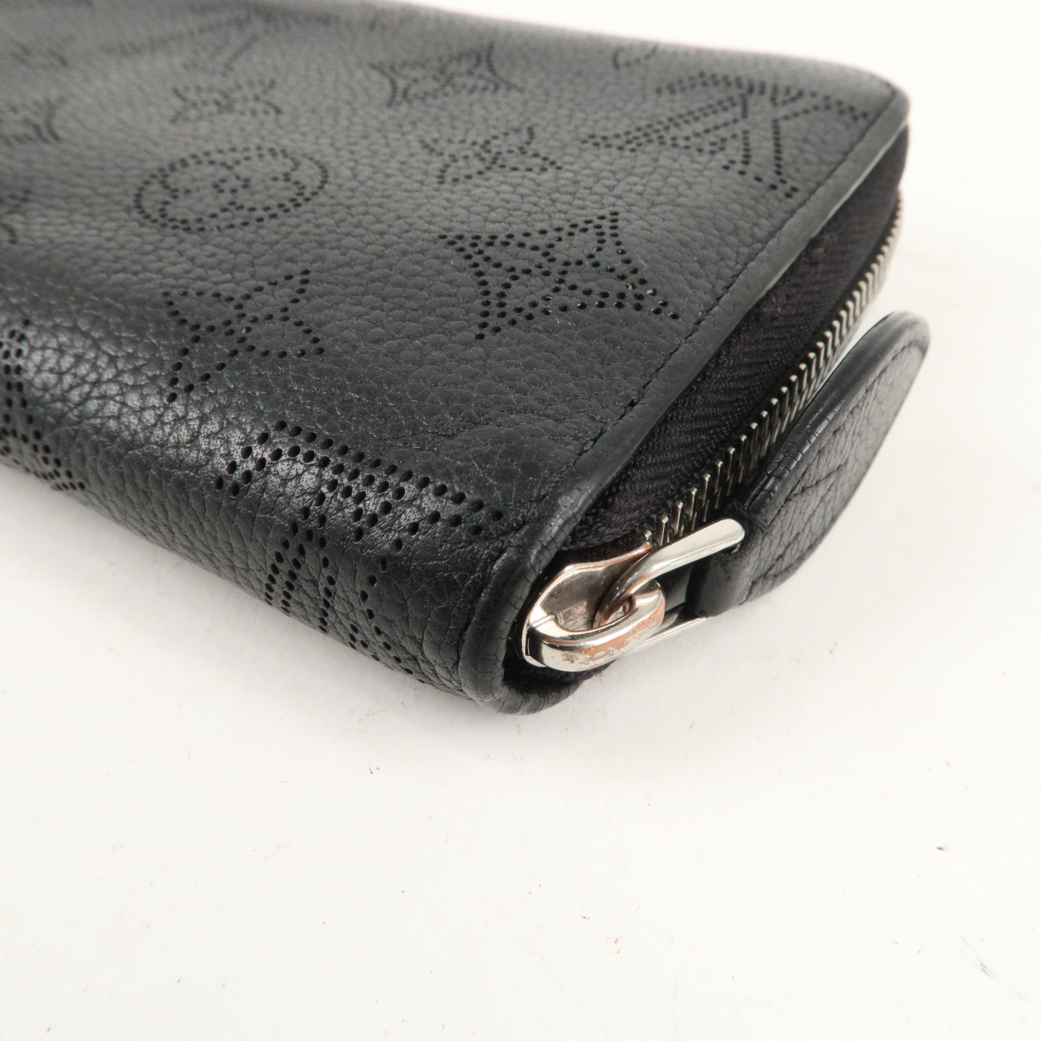 Louis Vuitton Monogram Mahina Zippy Wallet Noir M61867