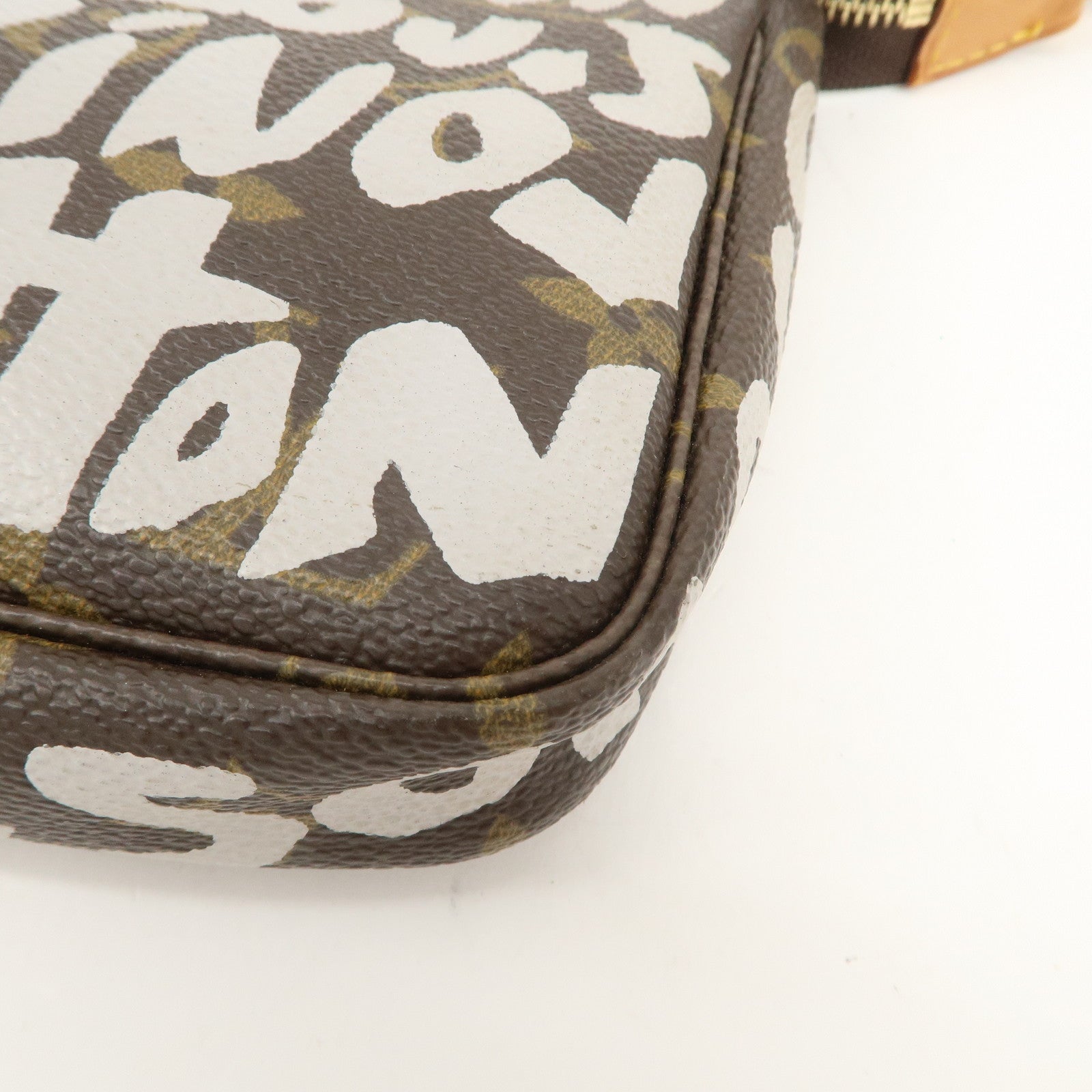 Louis Vuitton Monogram Graffiti Pochette Accessoires Pouch M92192 Used