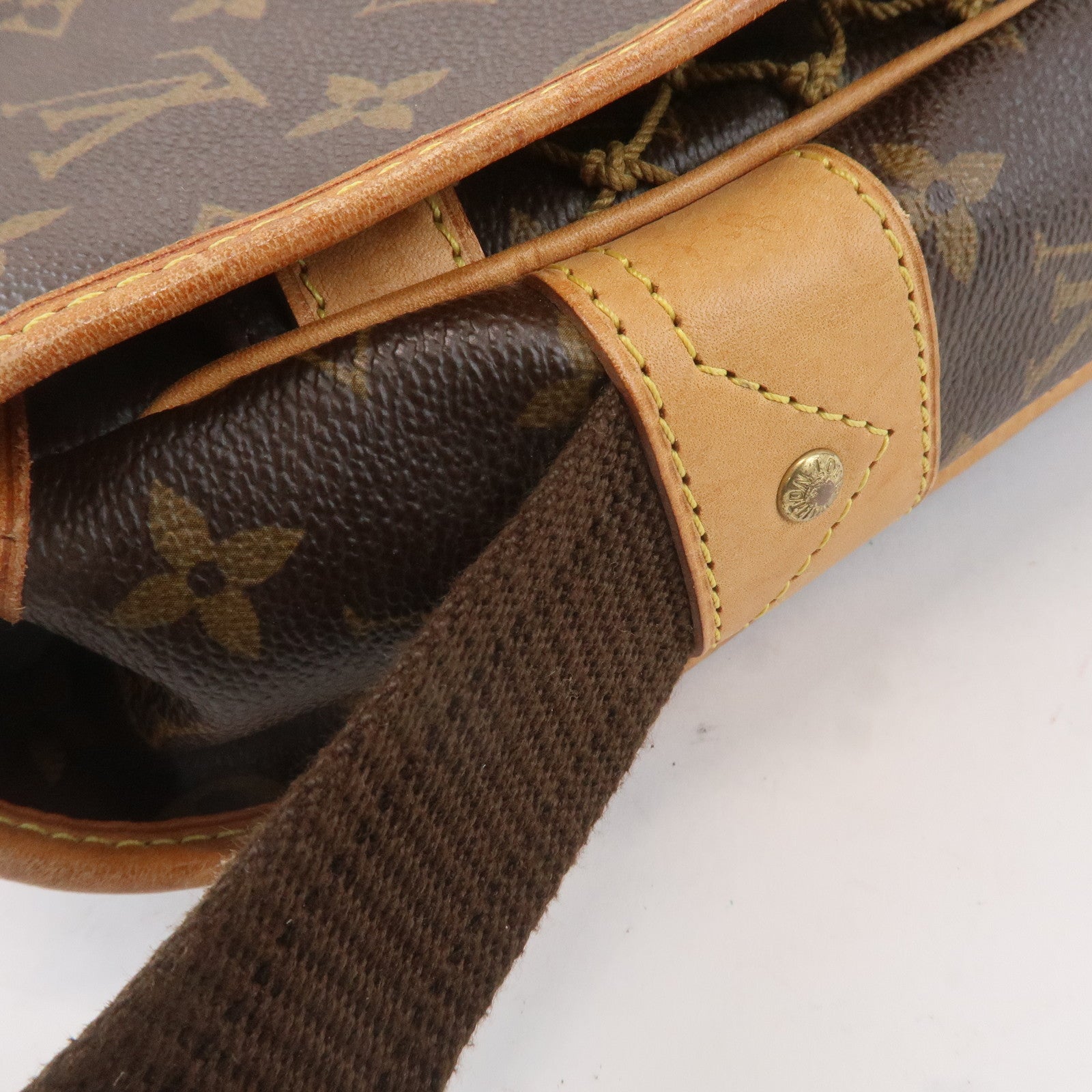 Louis Vuitton Monogram Gongo MM Shoulder Bag Brown M40116